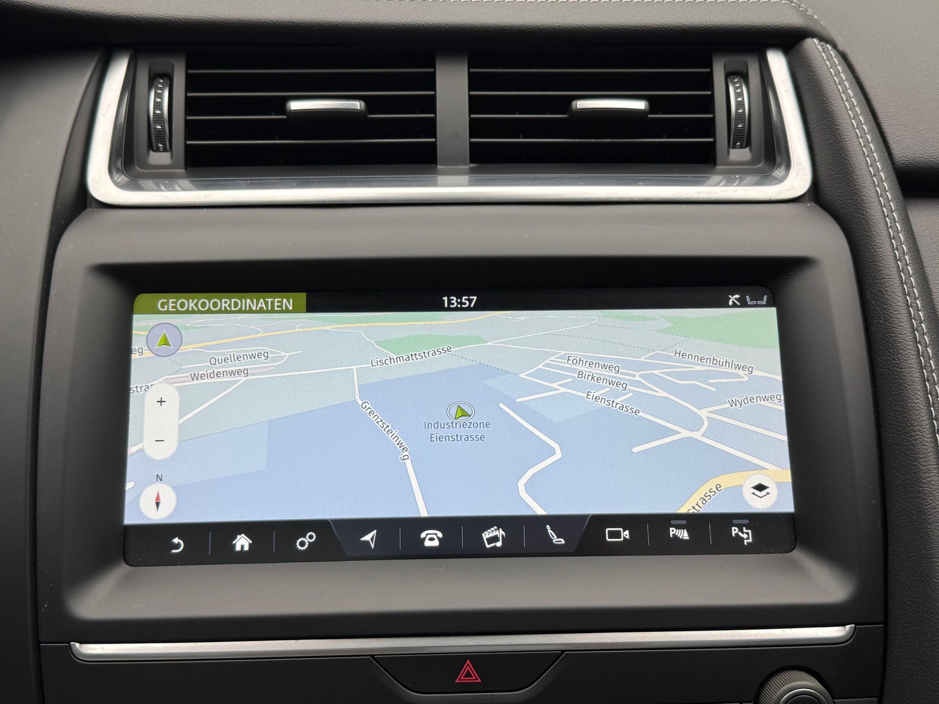 JAGUAR E-Pace 2.0 T 250 R-Dynamic SE AWD-image-17