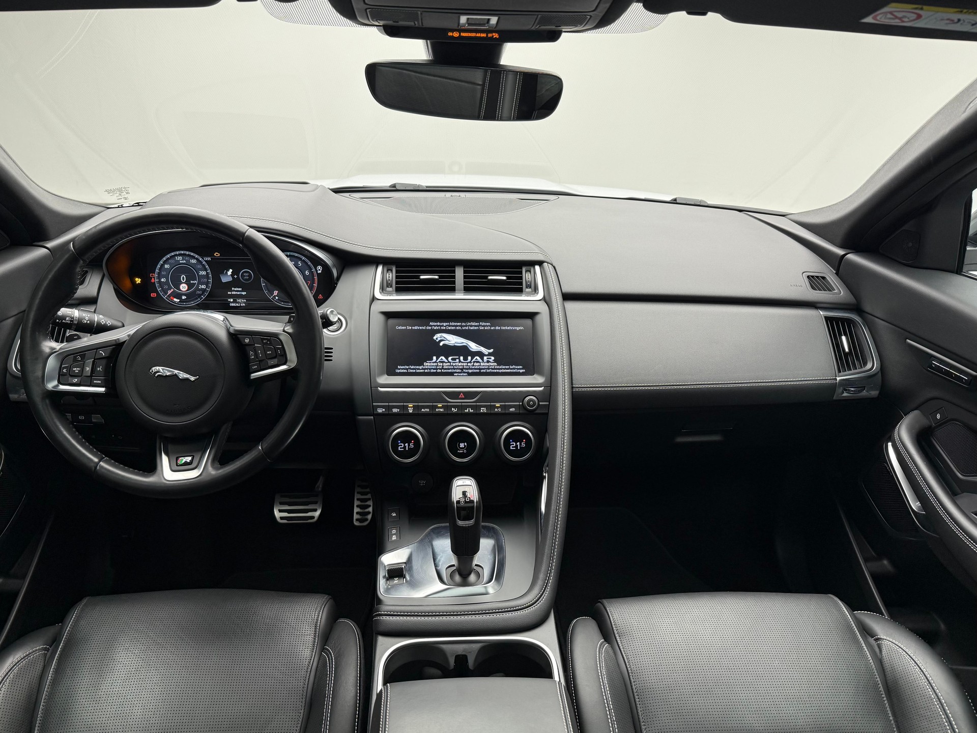 JAGUAR E-Pace 2.0 T 250 R-Dynamic SE AWD-image-11