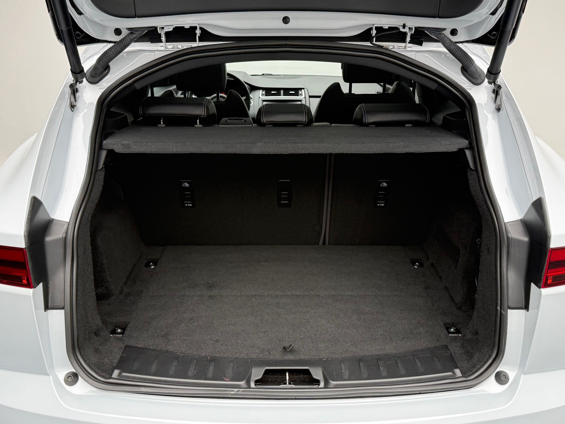 JAGUAR E-Pace 2.0 T 250 R-Dynamic SE AWD-image-15