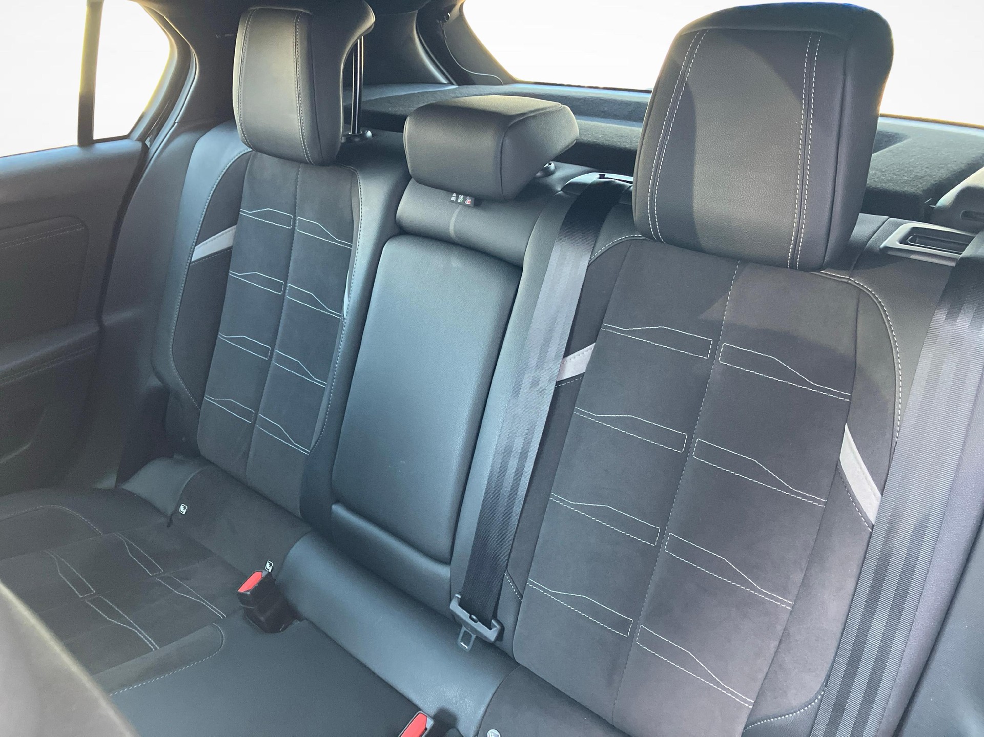 OPEL Astra 1.6 T PHEV 180 Swiss Premium-image-10