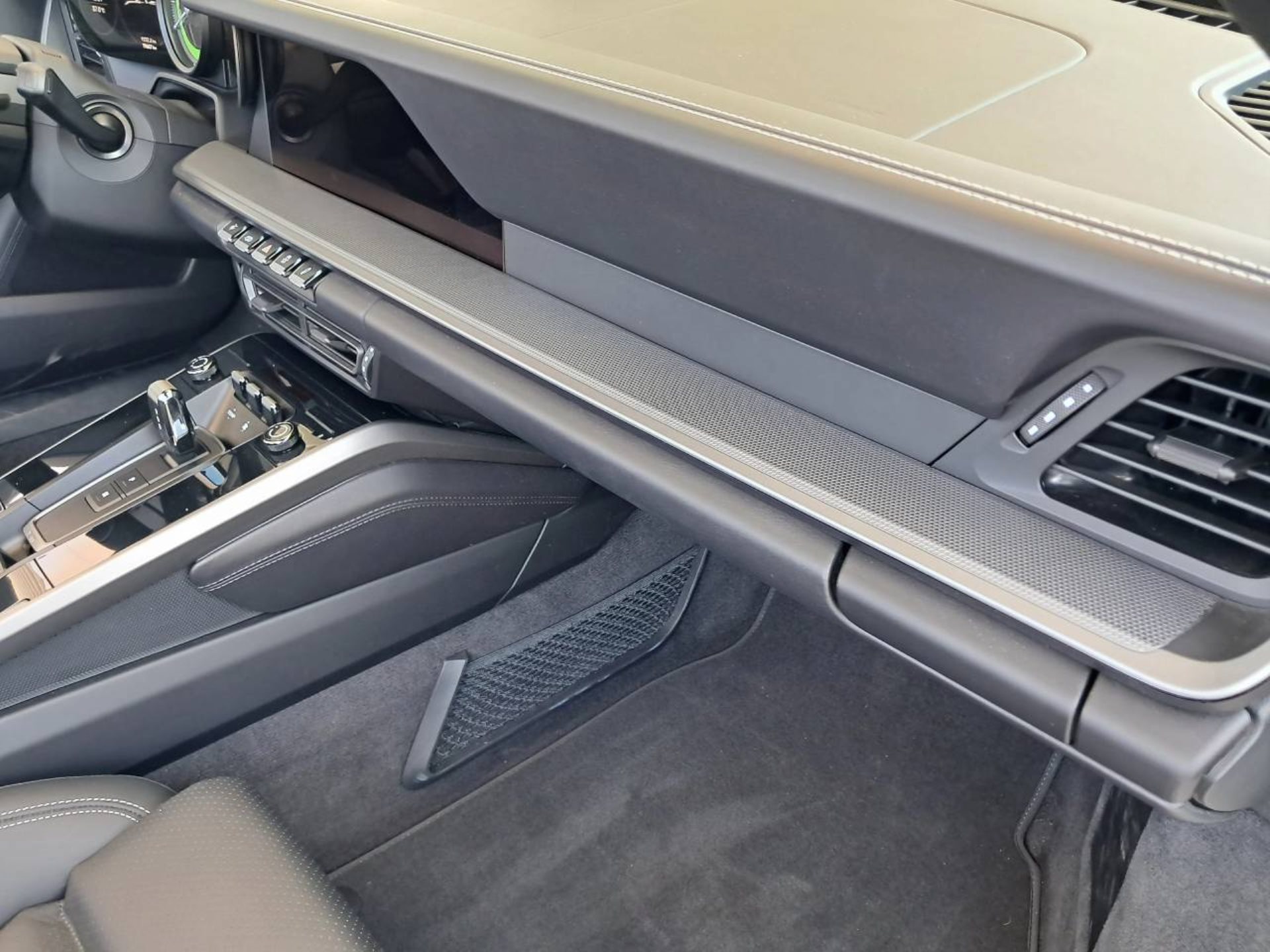 PORSCHE 911 Carrera Cabriolet (MY24)-image-26