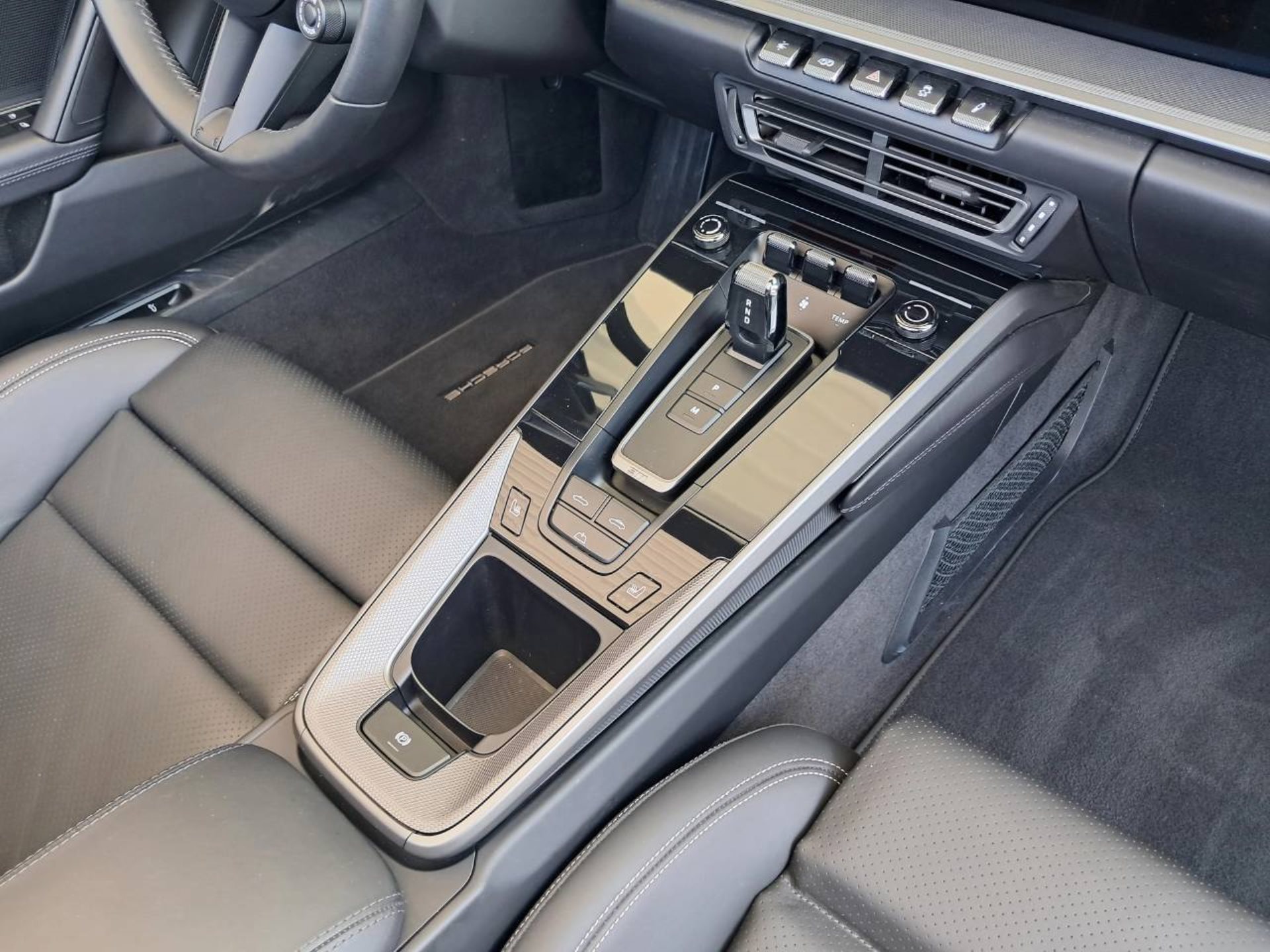 PORSCHE 911 Carrera Cabriolet (MY24)-image-18