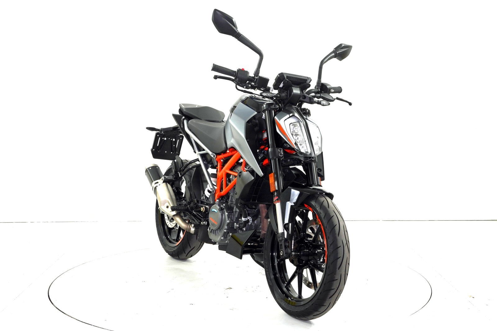KTM Duke 125 ABS-showroom-element-1