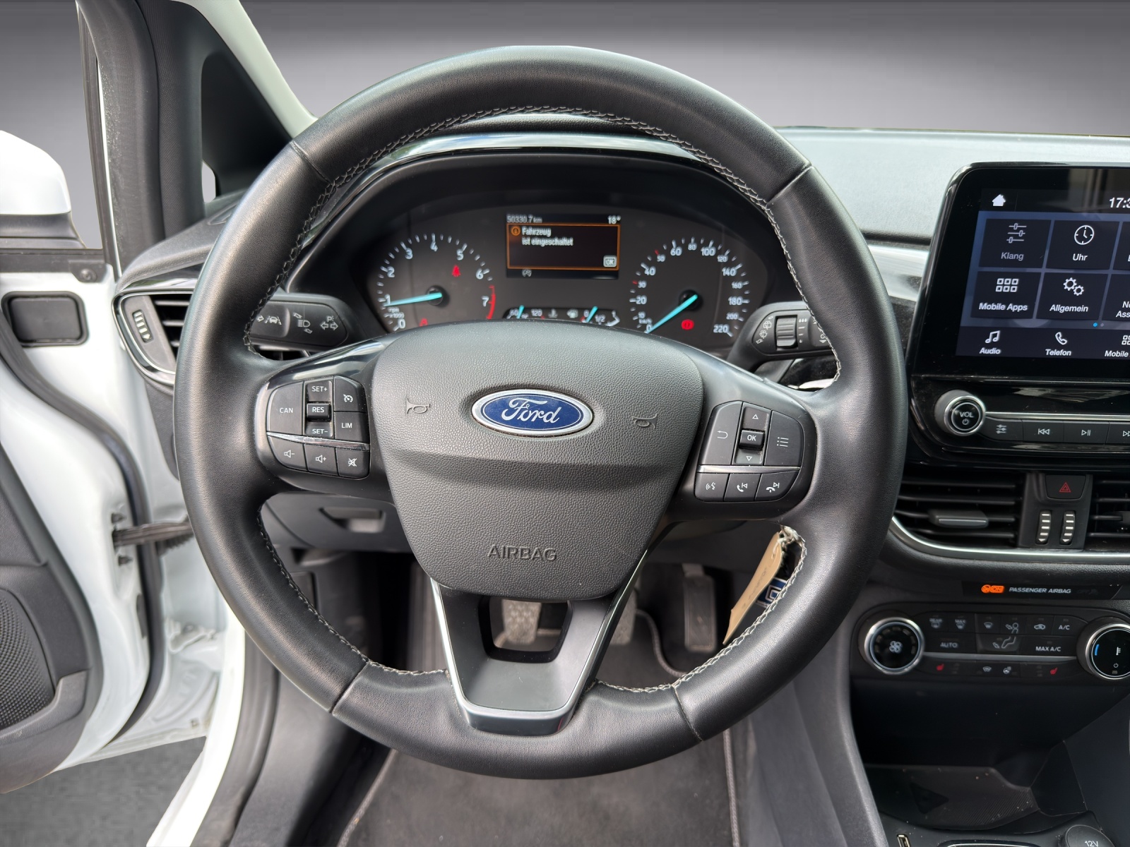 FORD Fiesta 1.0 EcoB Hybrid Titanium-image-10