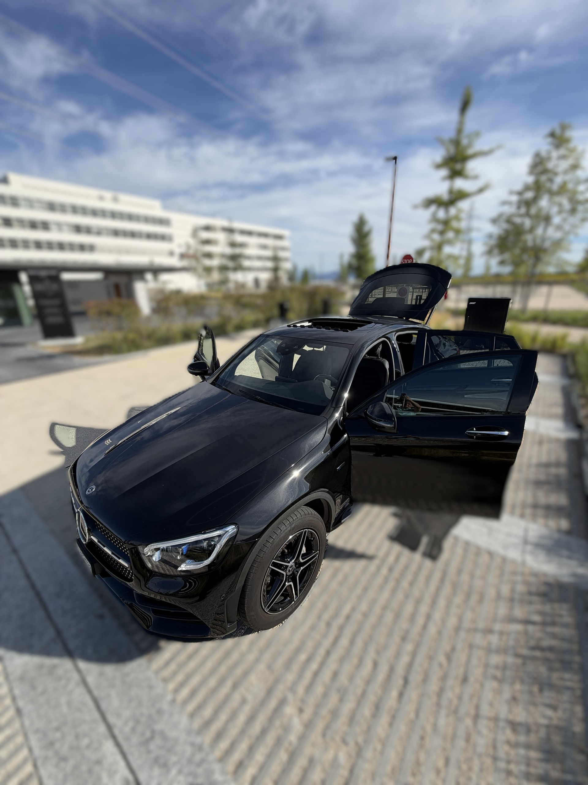MERCEDES-BENZ GLC 300 e AMG Line 4m-image-12
