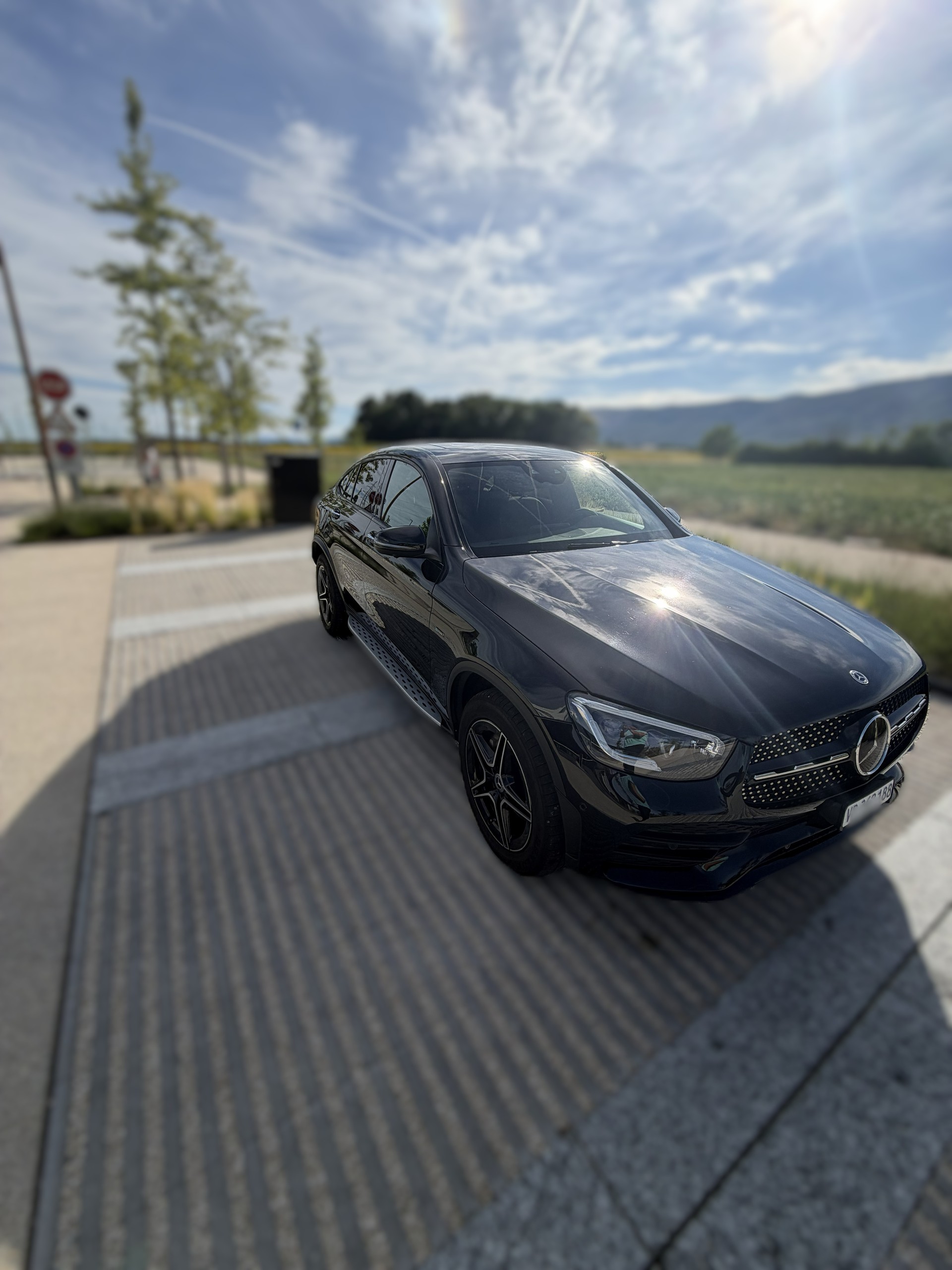 MERCEDES-BENZ GLC 300 e AMG Line 4m-image-2