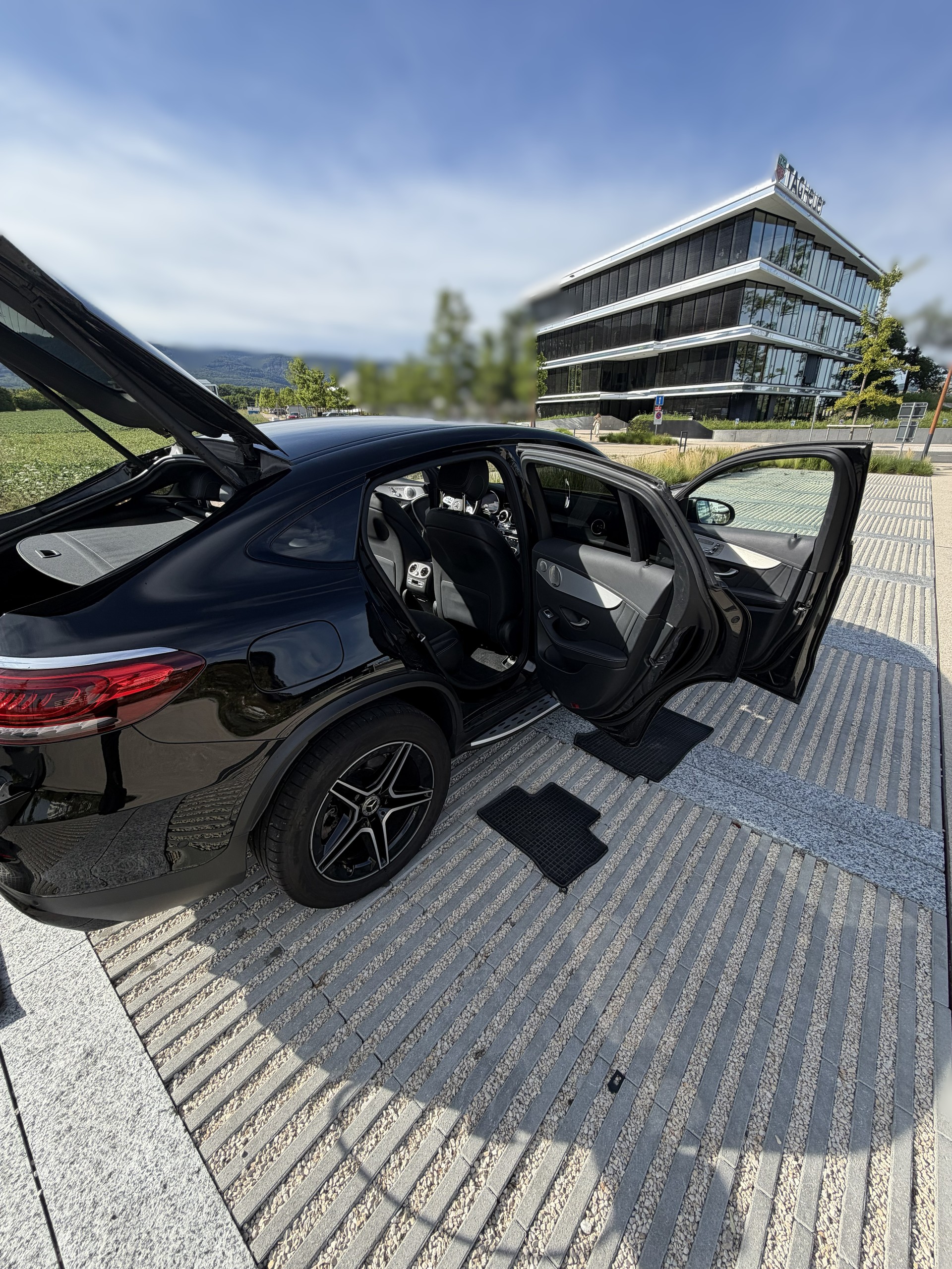 MERCEDES-BENZ GLC 300 e AMG Line 4m-image-7