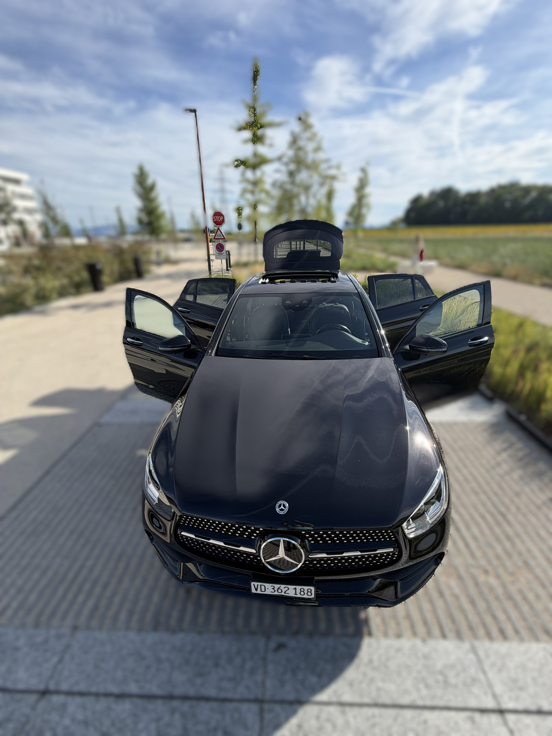 MERCEDES-BENZ GLC 300 e AMG Line 4m-image-11