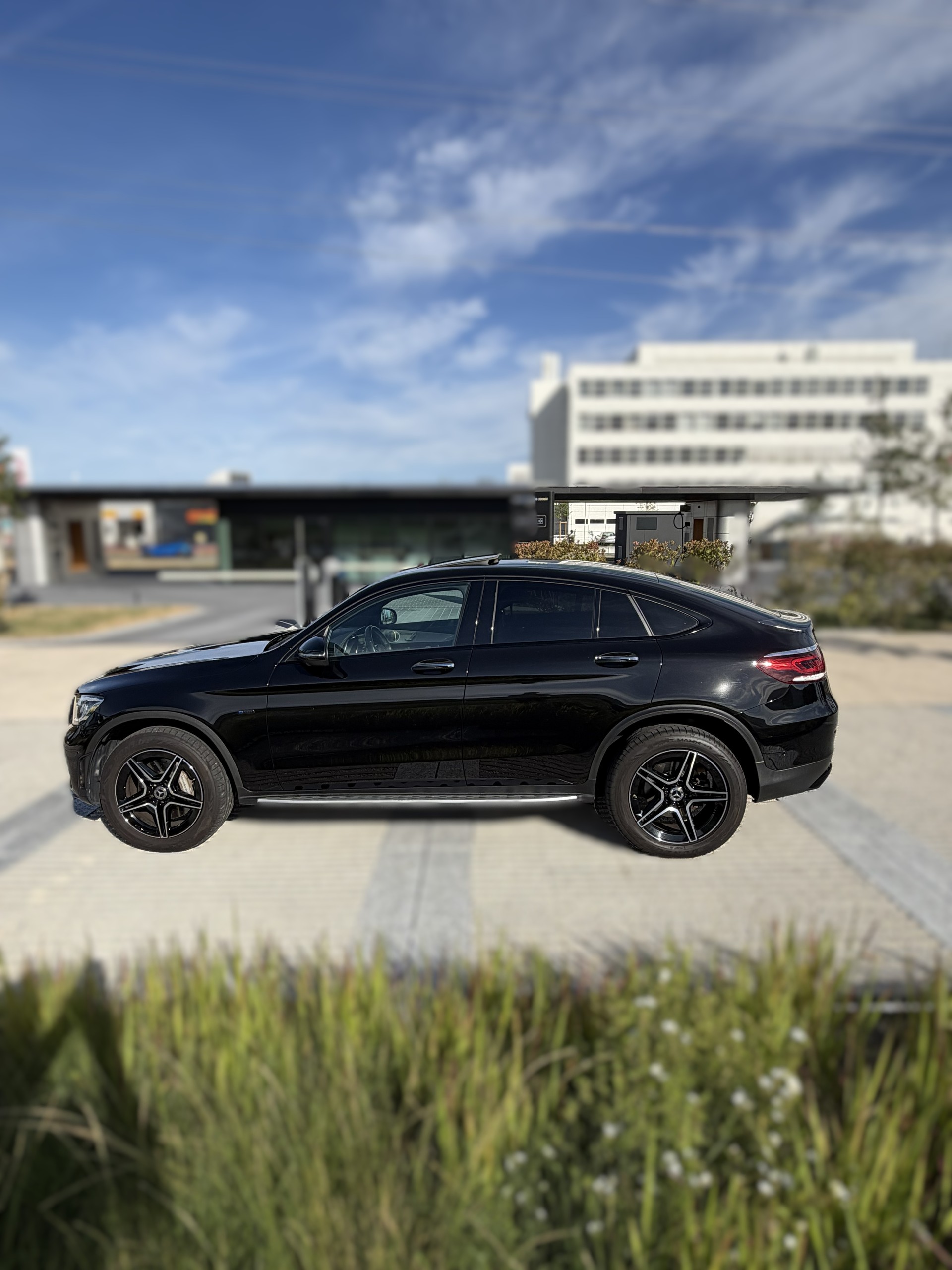 MERCEDES-BENZ GLC 300 e AMG Line 4m-image-13