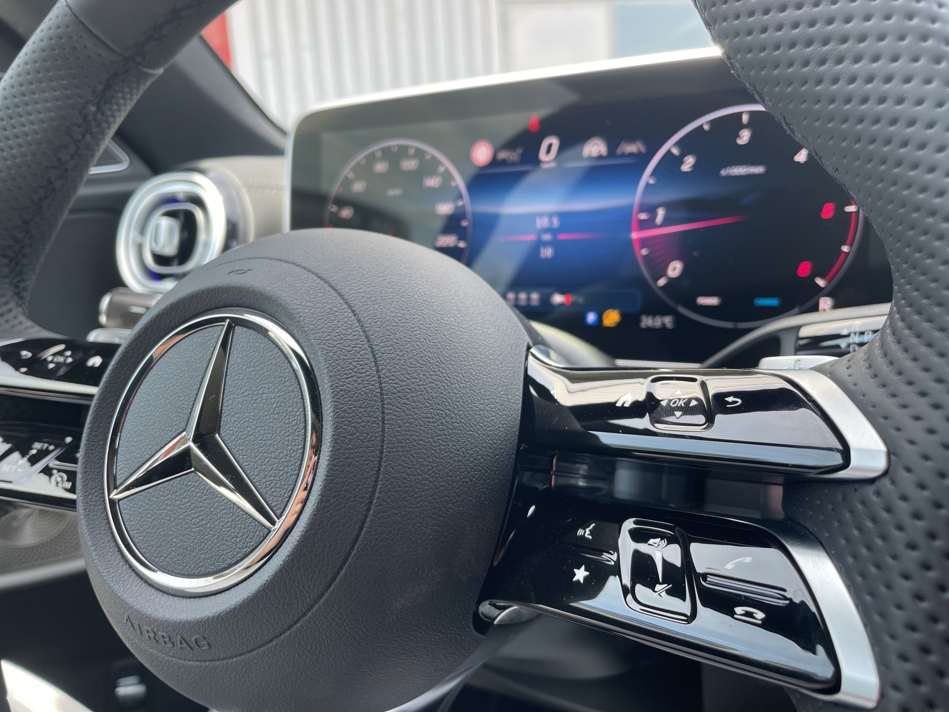 MERCEDES-BENZ C 220 d Swiss Star AMG Line 4matic Kombi-image-22