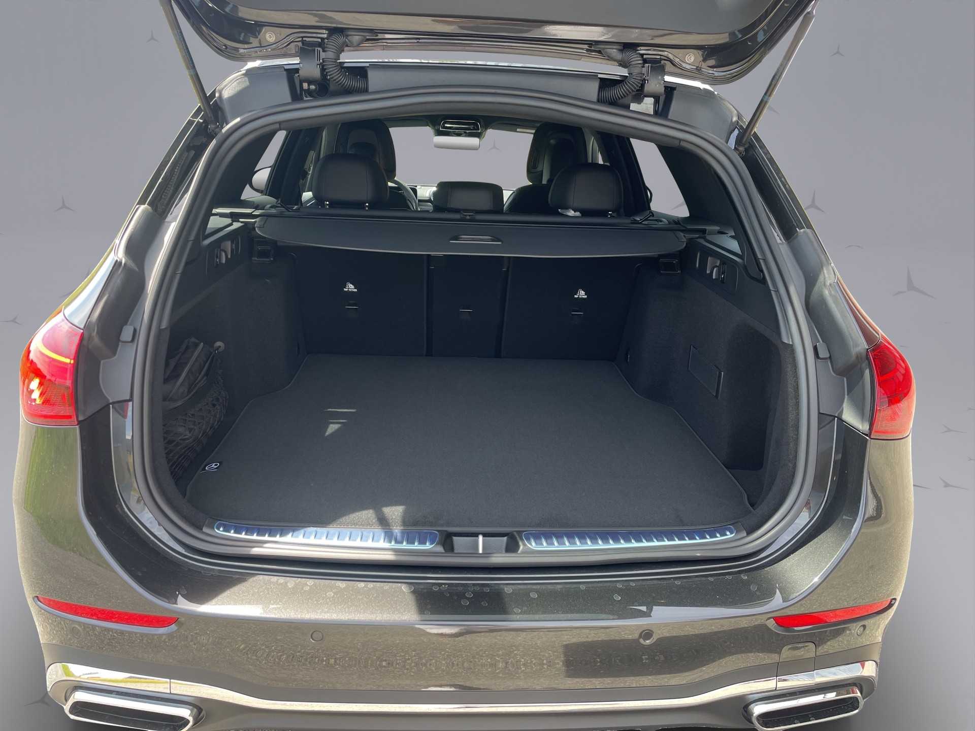 MERCEDES-BENZ C 220 d Swiss Star AMG Line 4matic Kombi-image-23