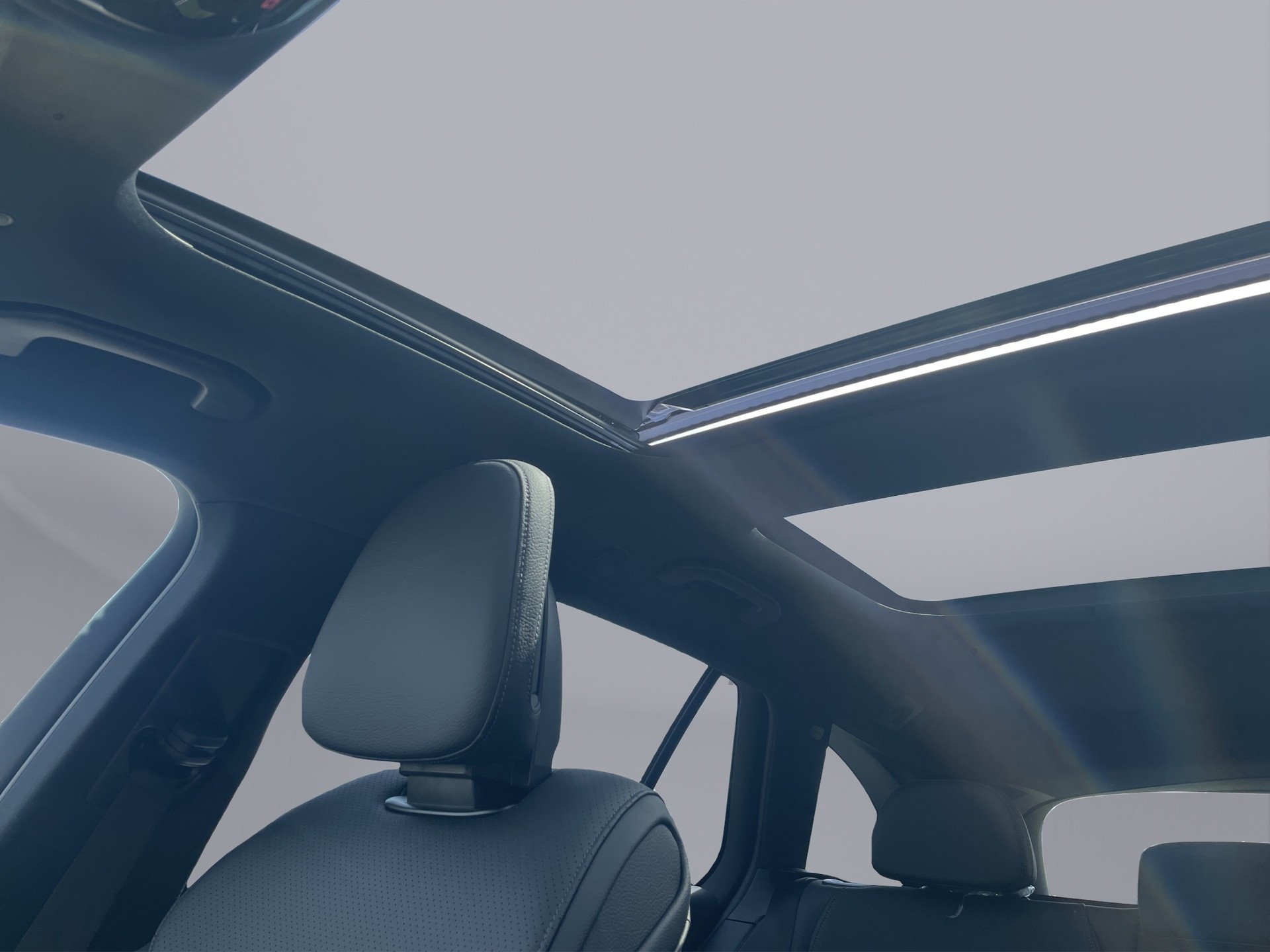 MERCEDES-BENZ C 220 d Swiss Star AMG Line 4matic Kombi-image-17