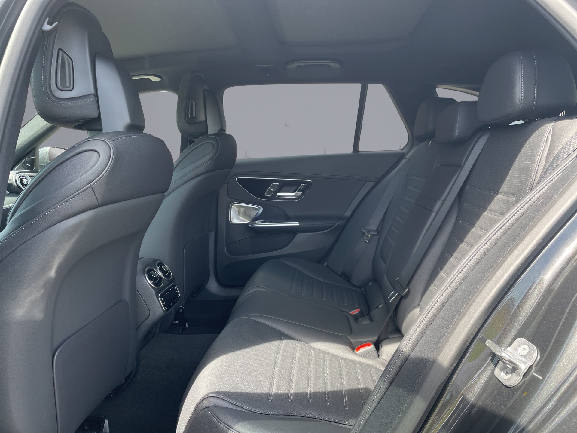 MERCEDES-BENZ C 220 d Swiss Star AMG Line 4matic Kombi-image-11