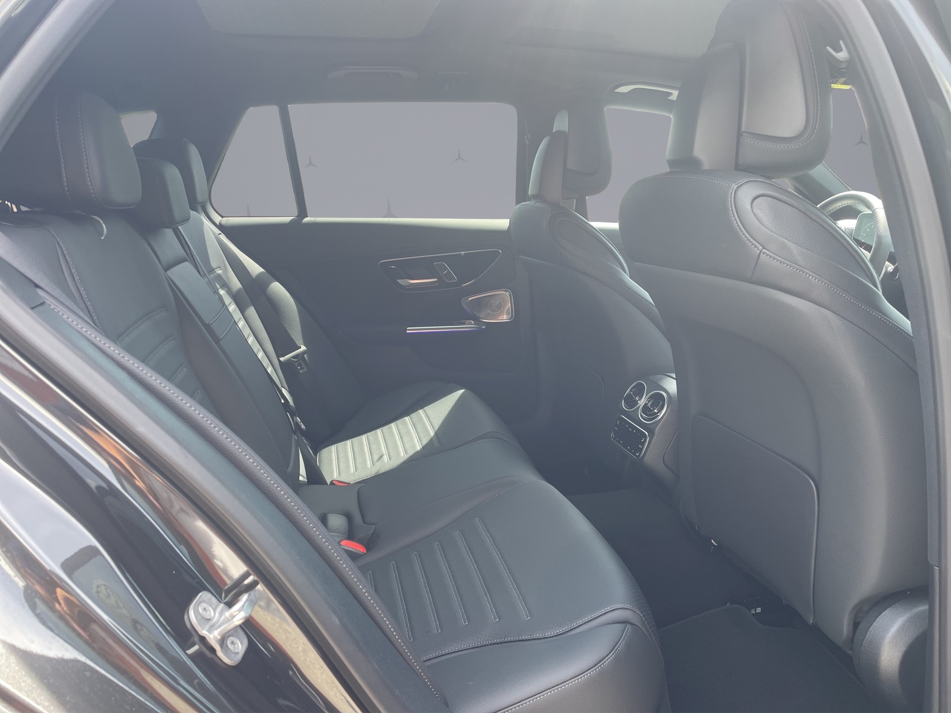 MERCEDES-BENZ C 220 d Swiss Star AMG Line 4matic Kombi-image-16