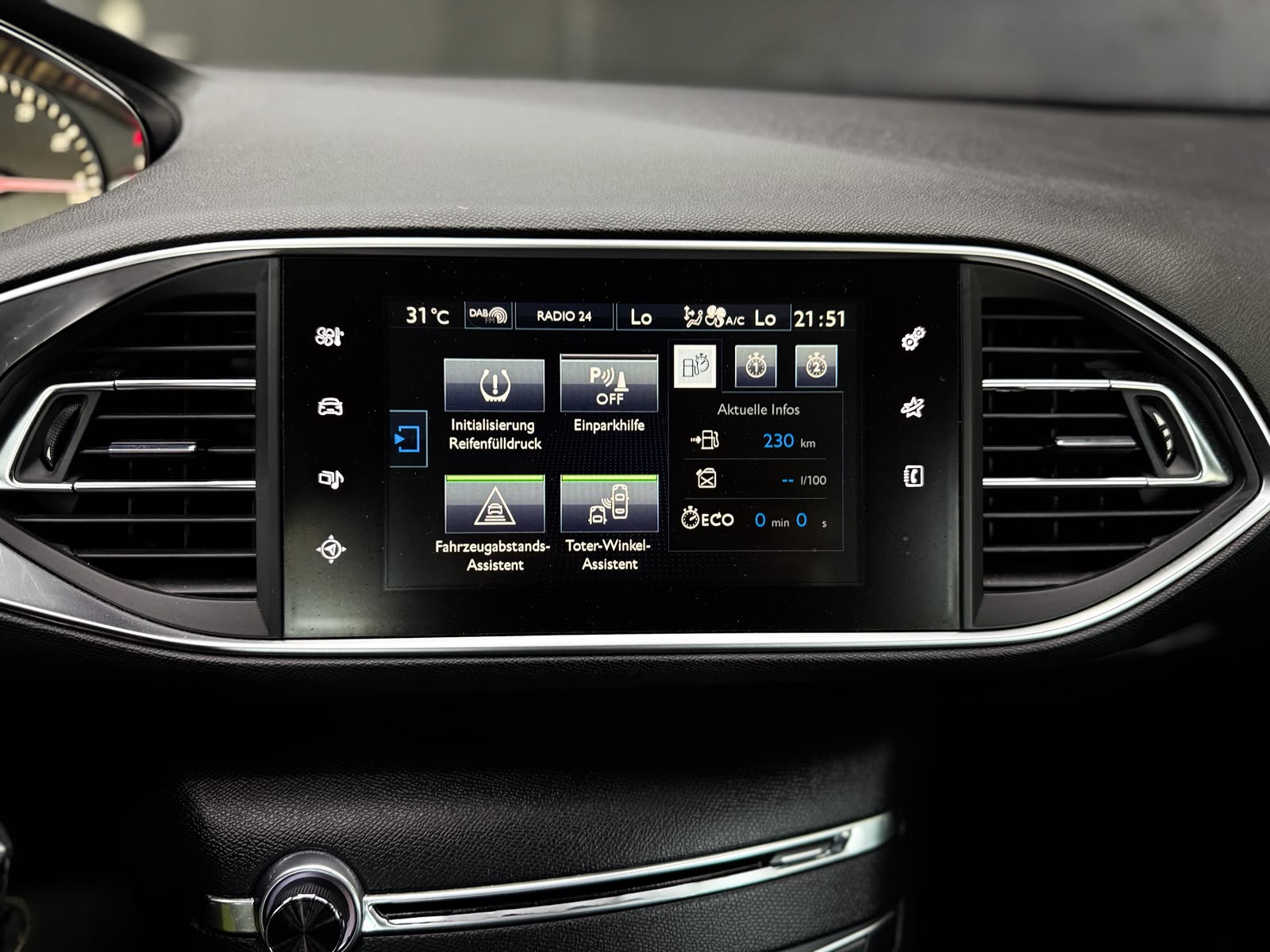 PEUGEOT 308 1.2 THP Automatic-image-13