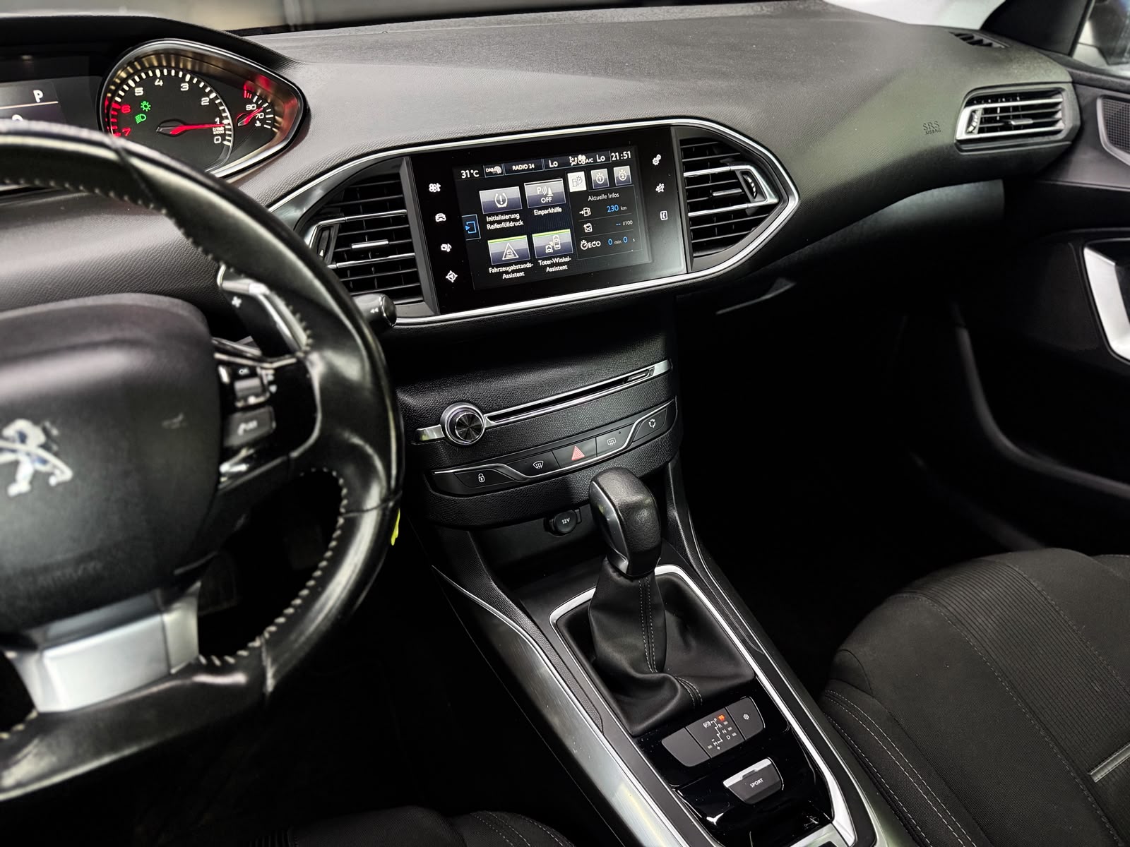 PEUGEOT 308 1.2 THP Automatic-image-15