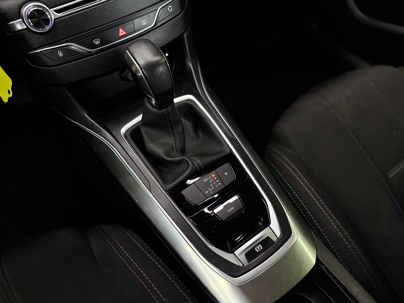 PEUGEOT 308 1.2 THP Automatic-image-16