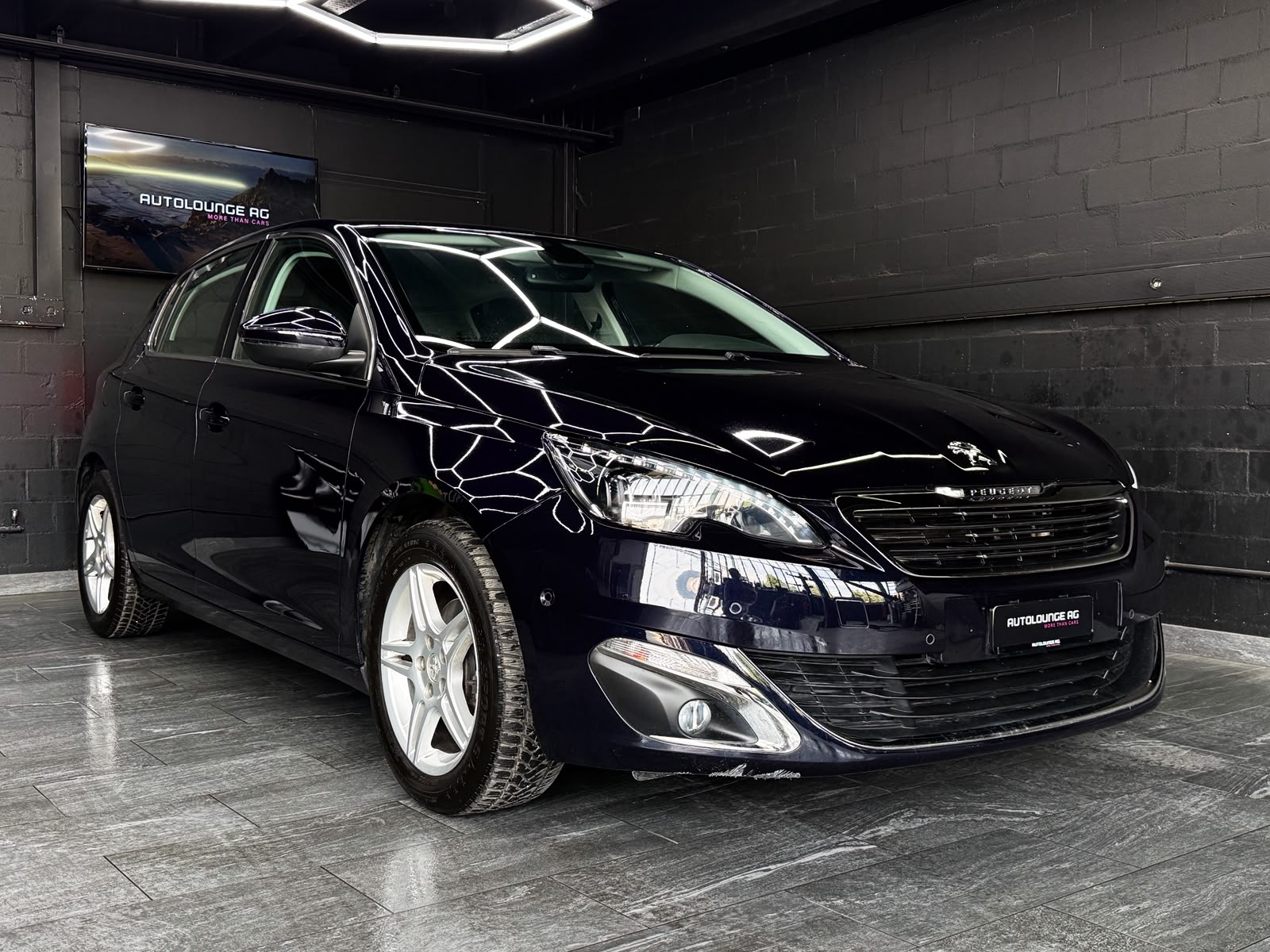 PEUGEOT 308 1.2 THP Automatic-image-1