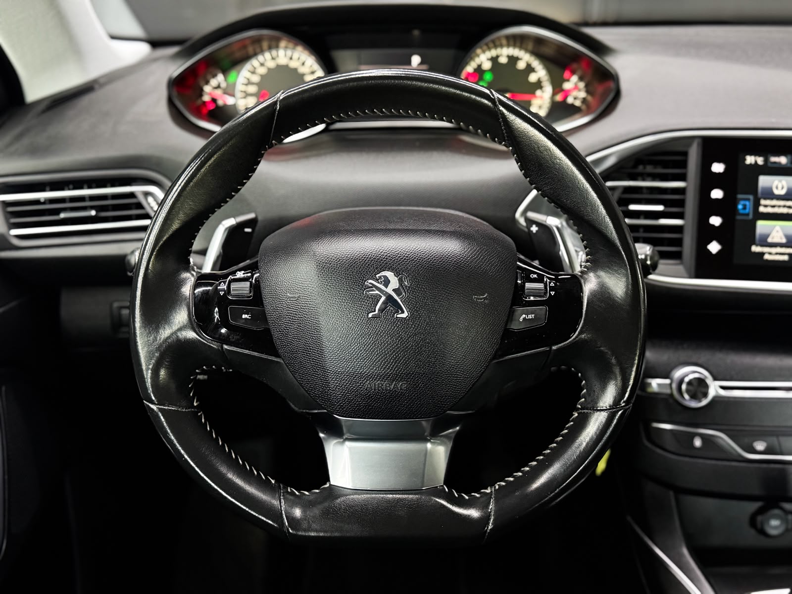 PEUGEOT 308 1.2 THP Automatic-image-10