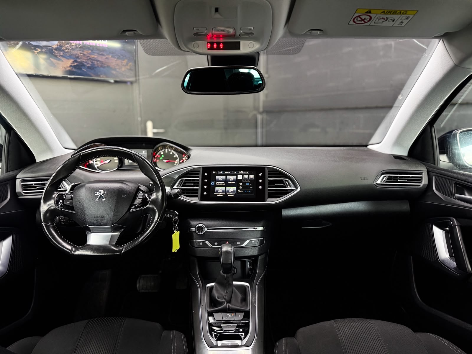 PEUGEOT 308 1.2 THP Automatic-image-9