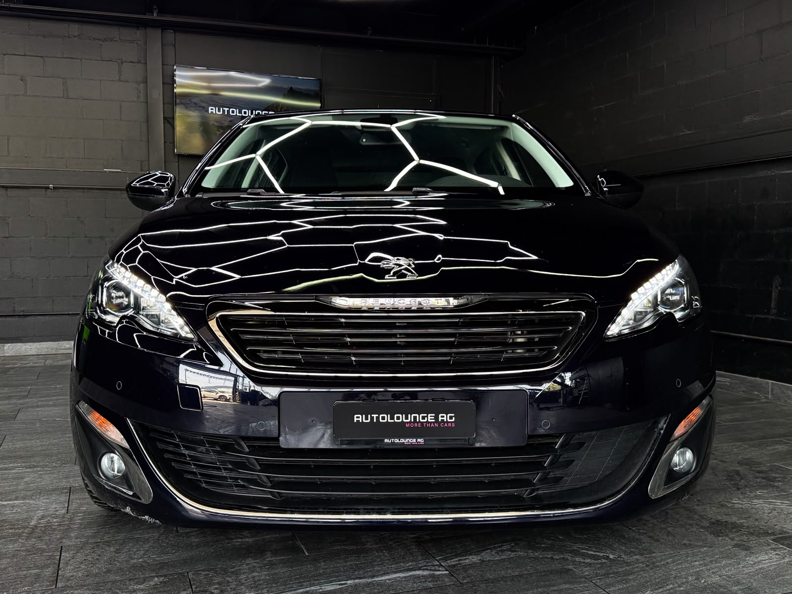PEUGEOT 308 1.2 THP Automatic-image-2
