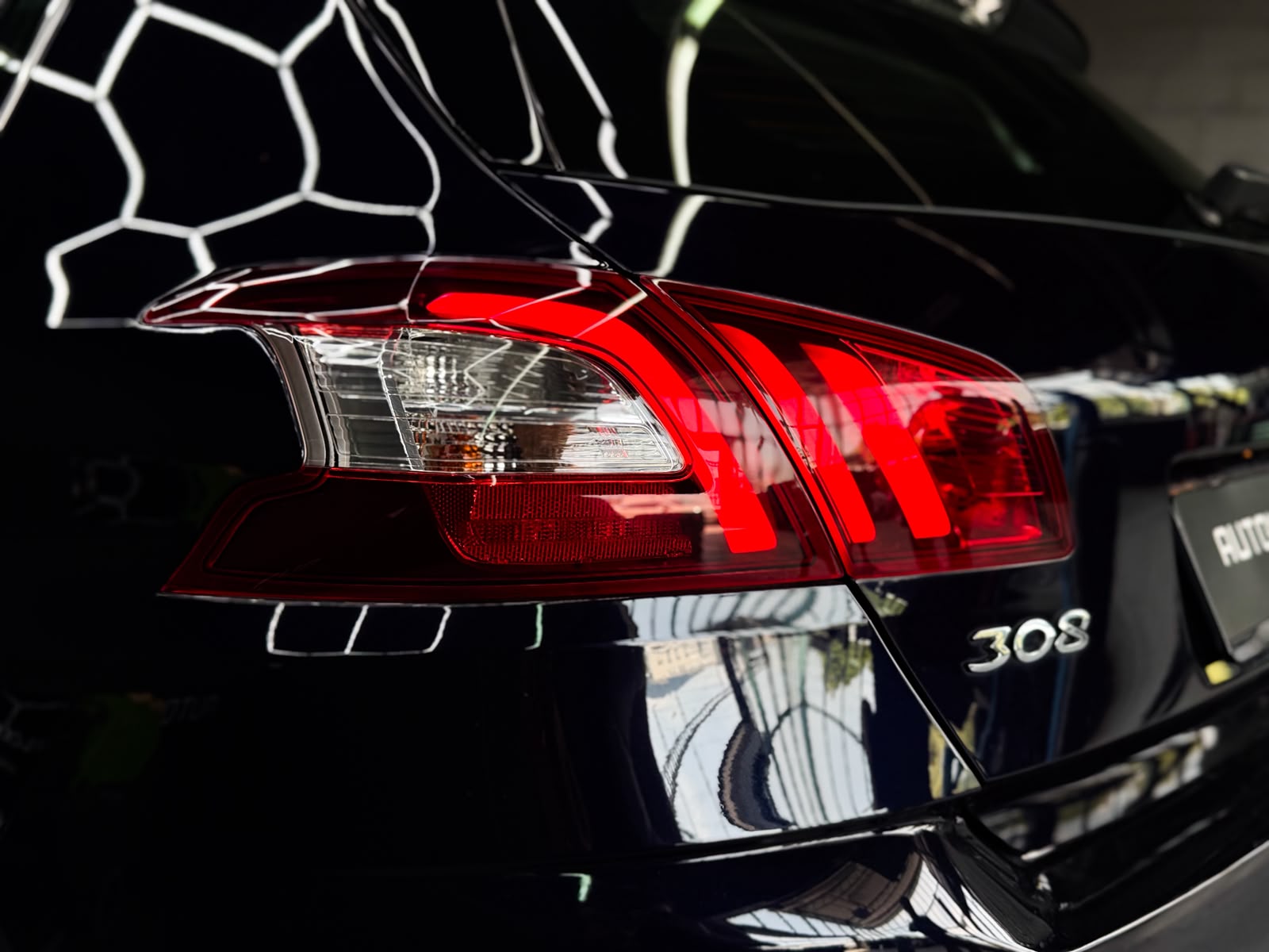 PEUGEOT 308 1.2 THP Automatic-image-8
