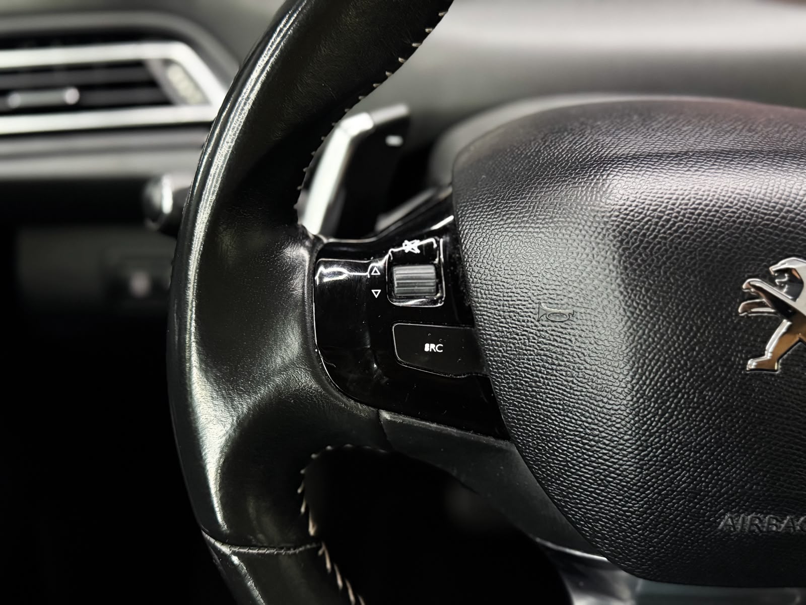 PEUGEOT 308 1.2 THP Automatic-image-11