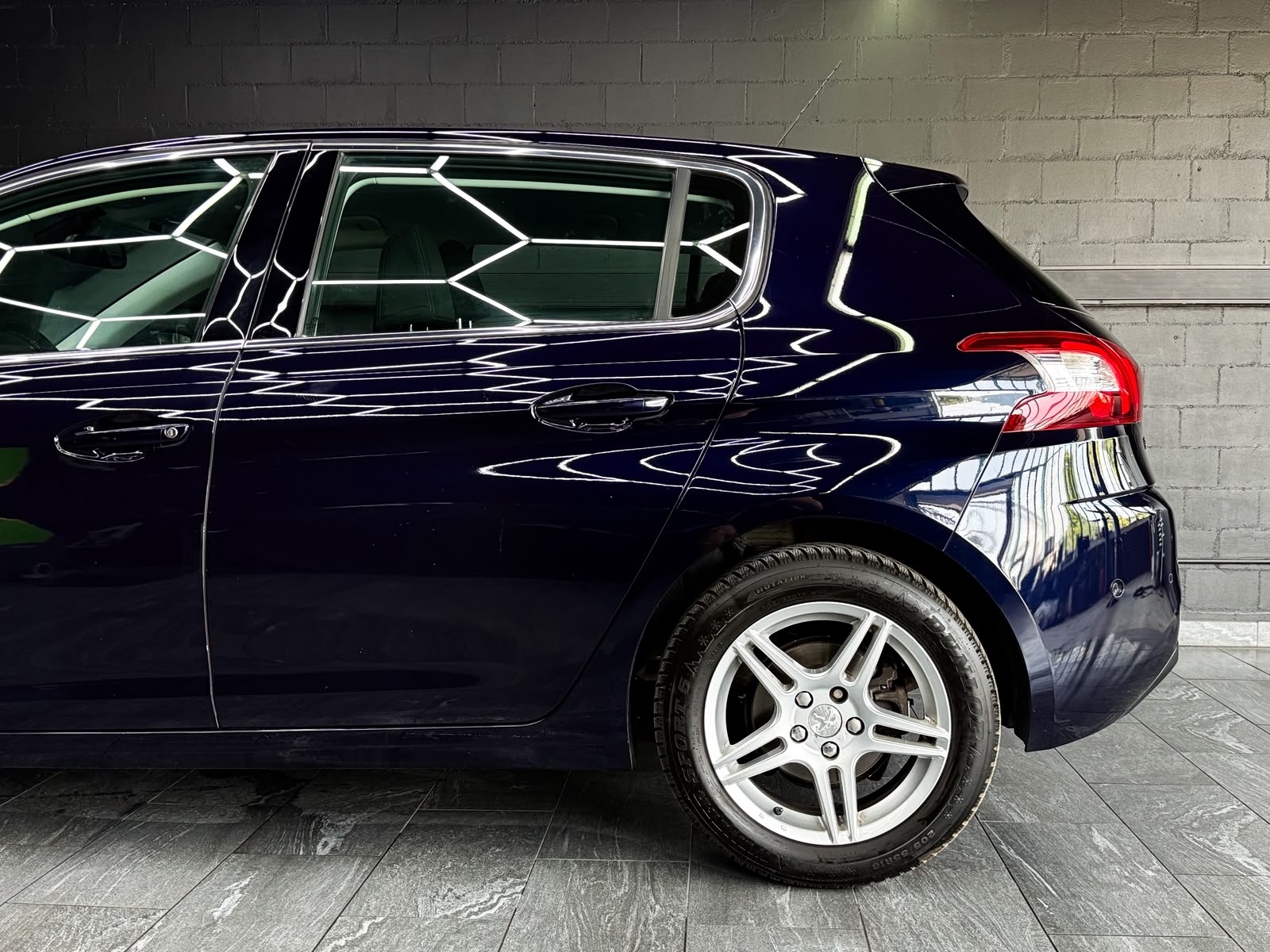 PEUGEOT 308 1.2 THP Automatic-image-6