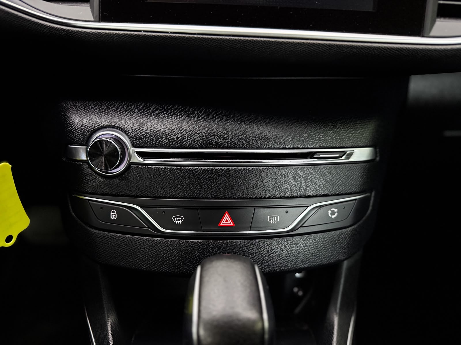 PEUGEOT 308 1.2 THP Automatic-image-14