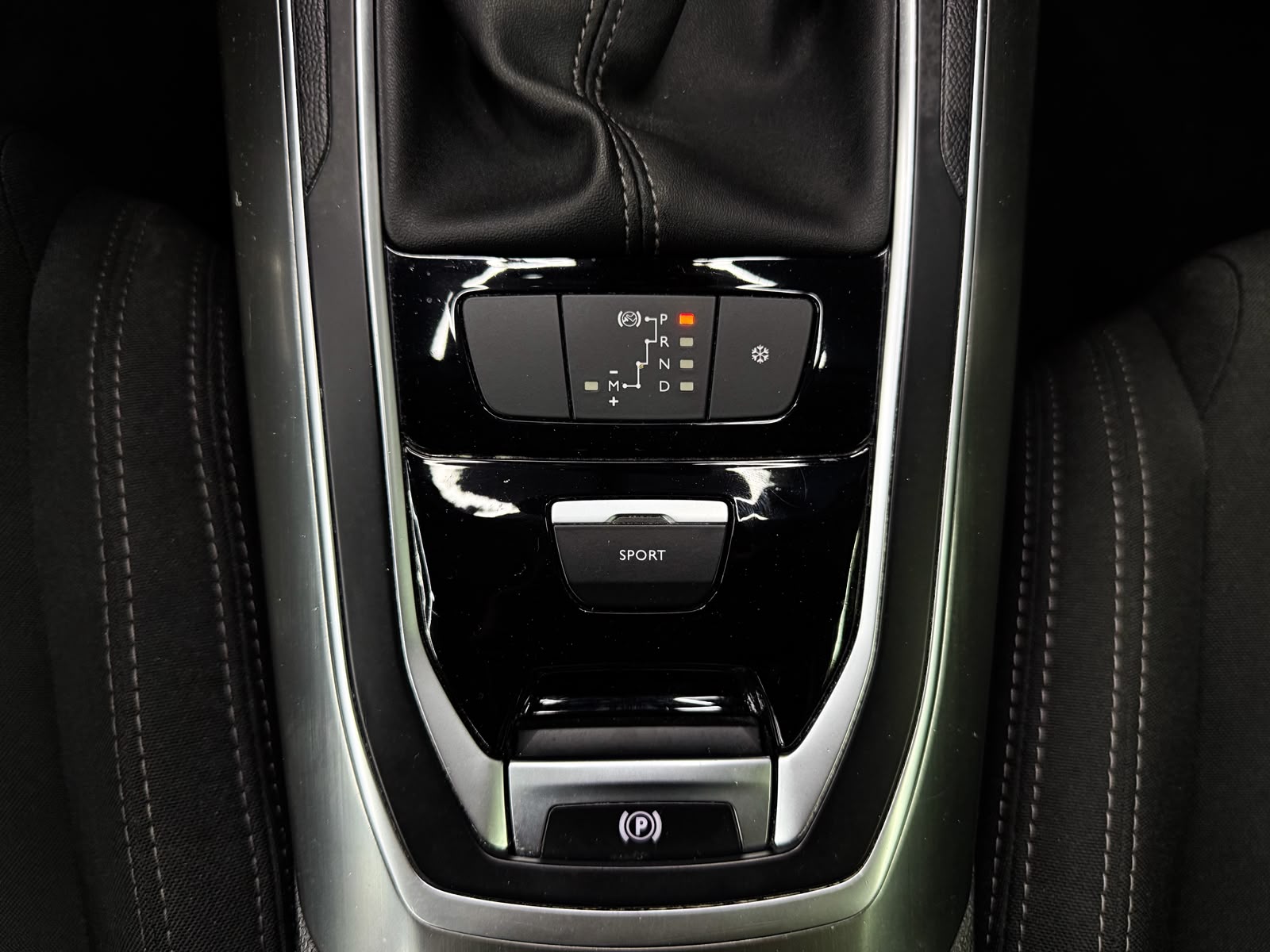 PEUGEOT 308 1.2 THP Automatic-image-17