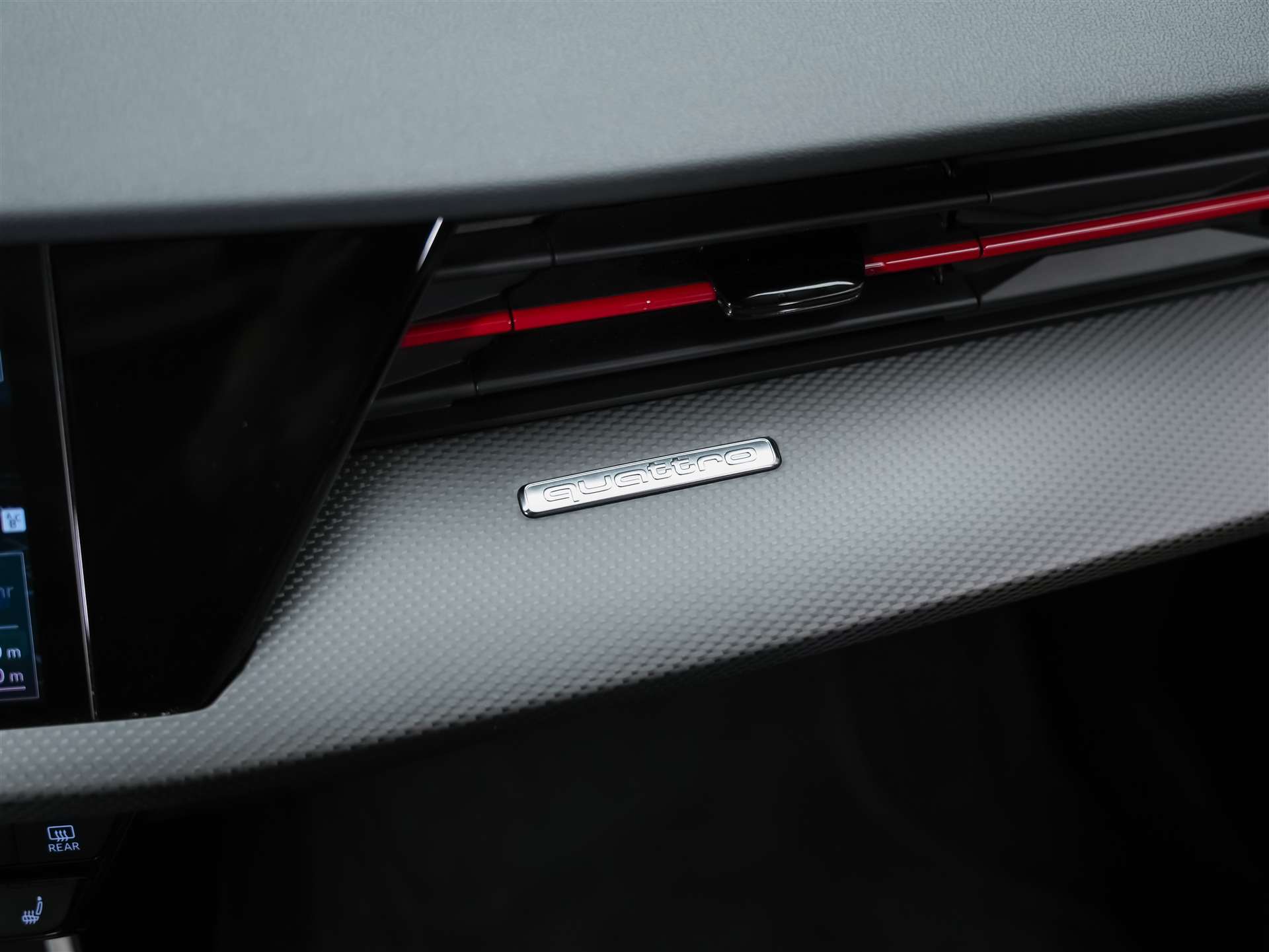 AUDI RS3 Limousine 2.5 TSI quattro S-tronic *Head Up*Panorama*Bang&Olufsen*-image-25