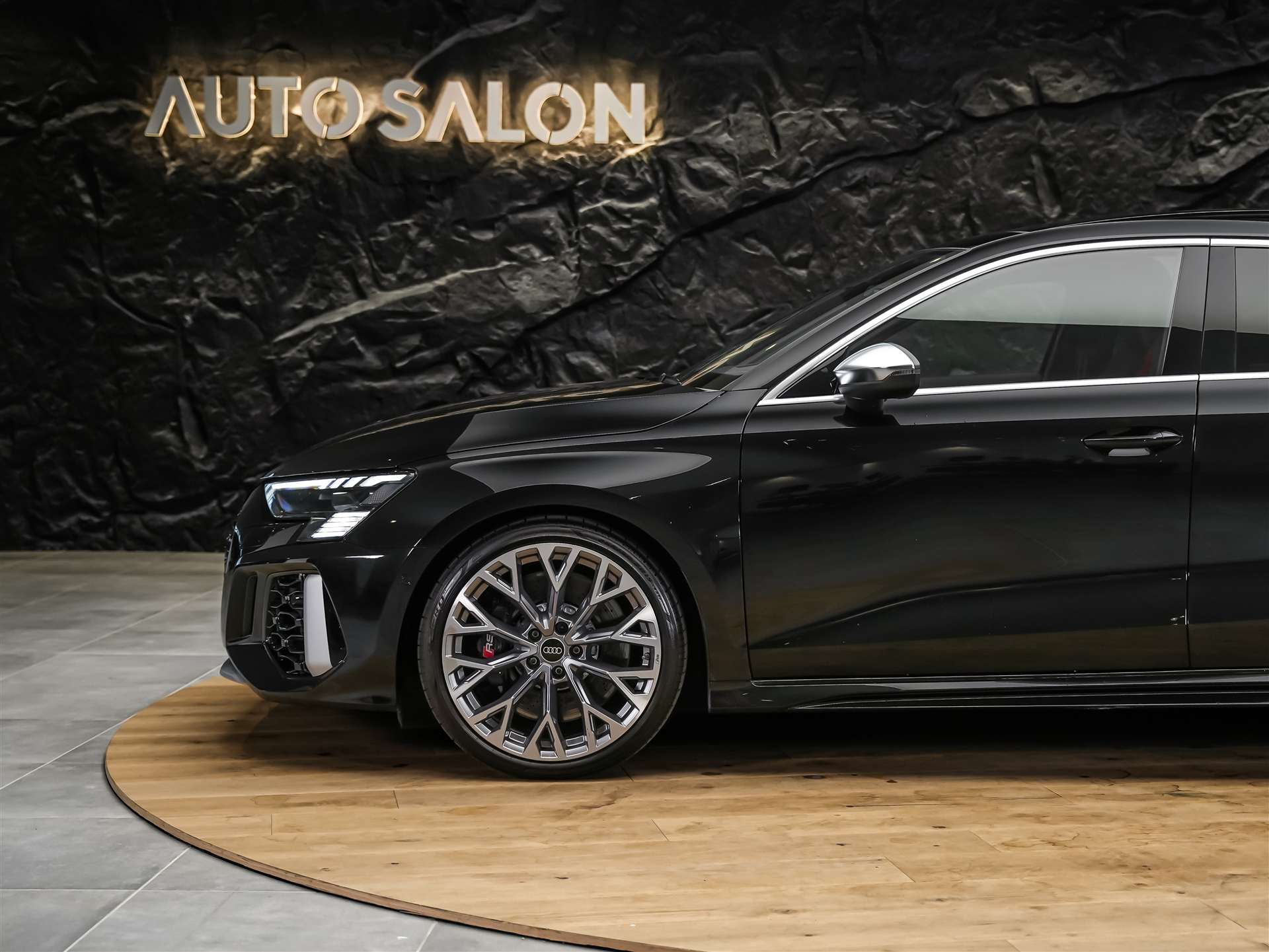 AUDI RS3 Limousine 2.5 TSI quattro S-tronic *Head Up*Panorama*Bang&Olufsen*-image-16
