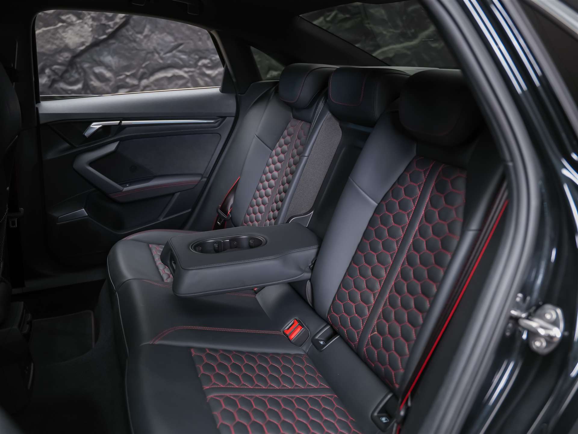 AUDI RS3 Limousine 2.5 TSI quattro S-tronic *Head Up*Panorama*Bang&Olufsen*-image-14