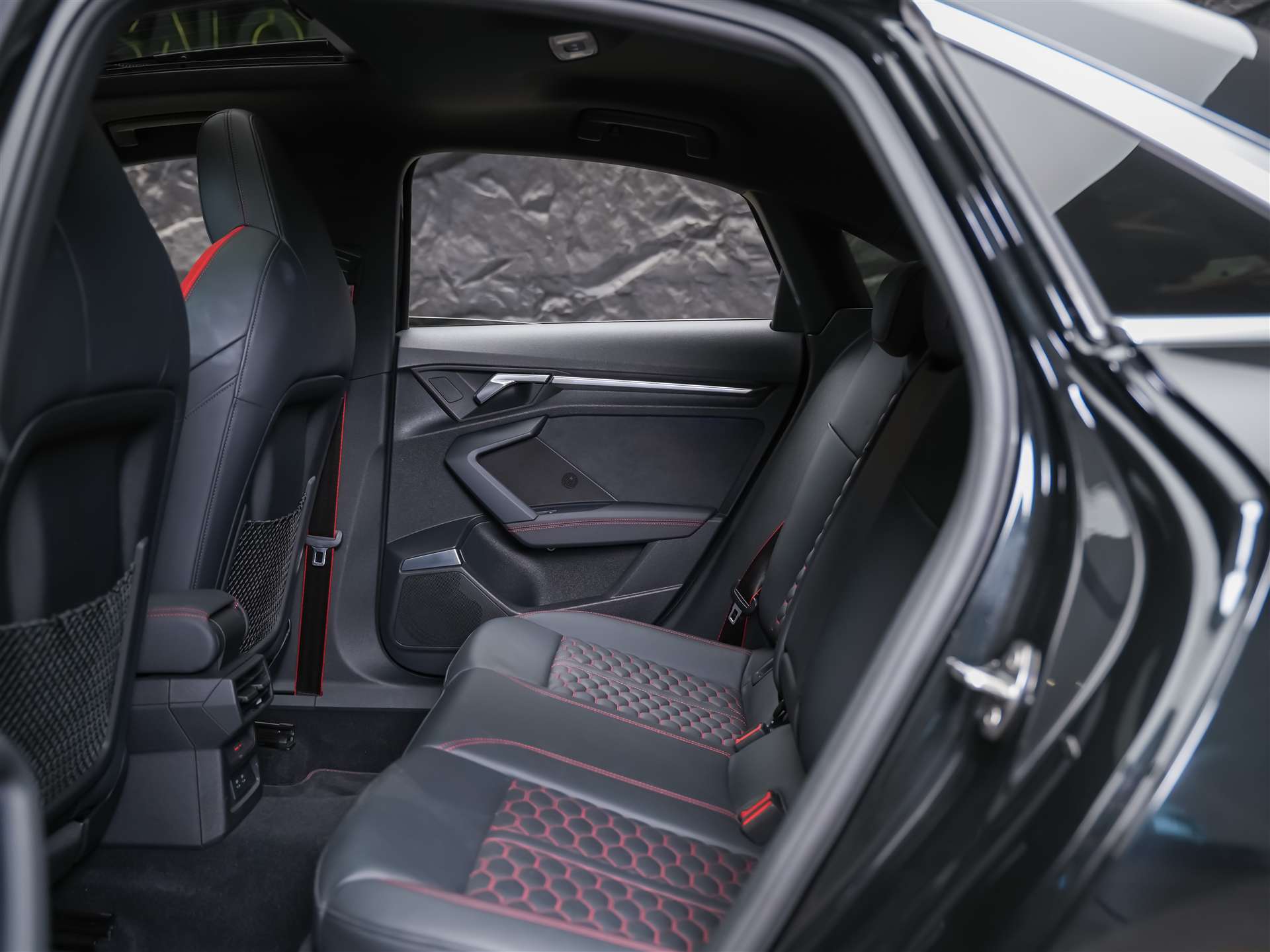 AUDI RS3 Limousine 2.5 TSI quattro S-tronic *Head Up*Panorama*Bang&Olufsen*-image-13