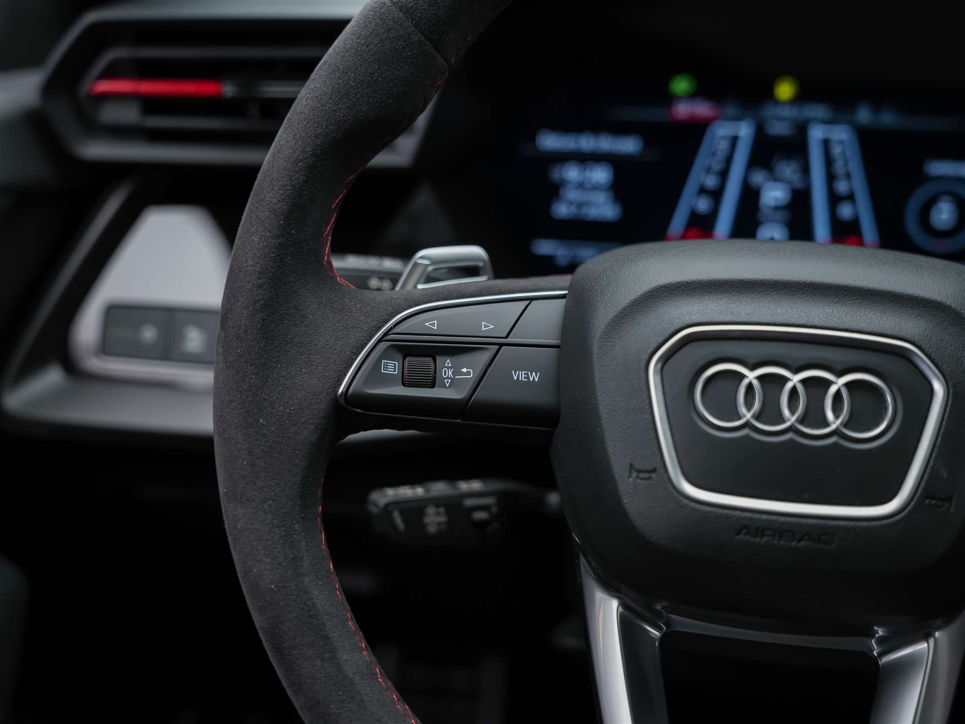 AUDI RS3 Limousine 2.5 TSI quattro S-tronic *Head Up*Panorama*Bang&Olufsen*-image-31