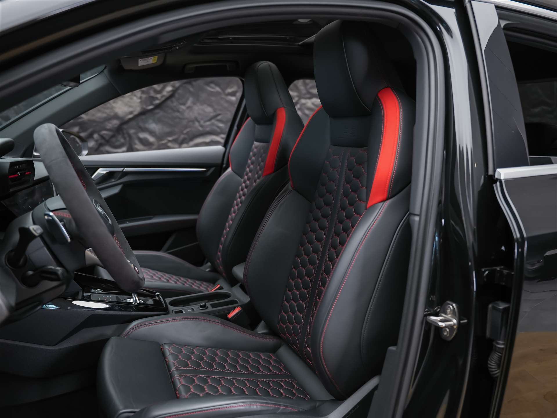 AUDI RS3 Limousine 2.5 TSI quattro S-tronic *Head Up*Panorama*Bang&Olufsen*-image-8