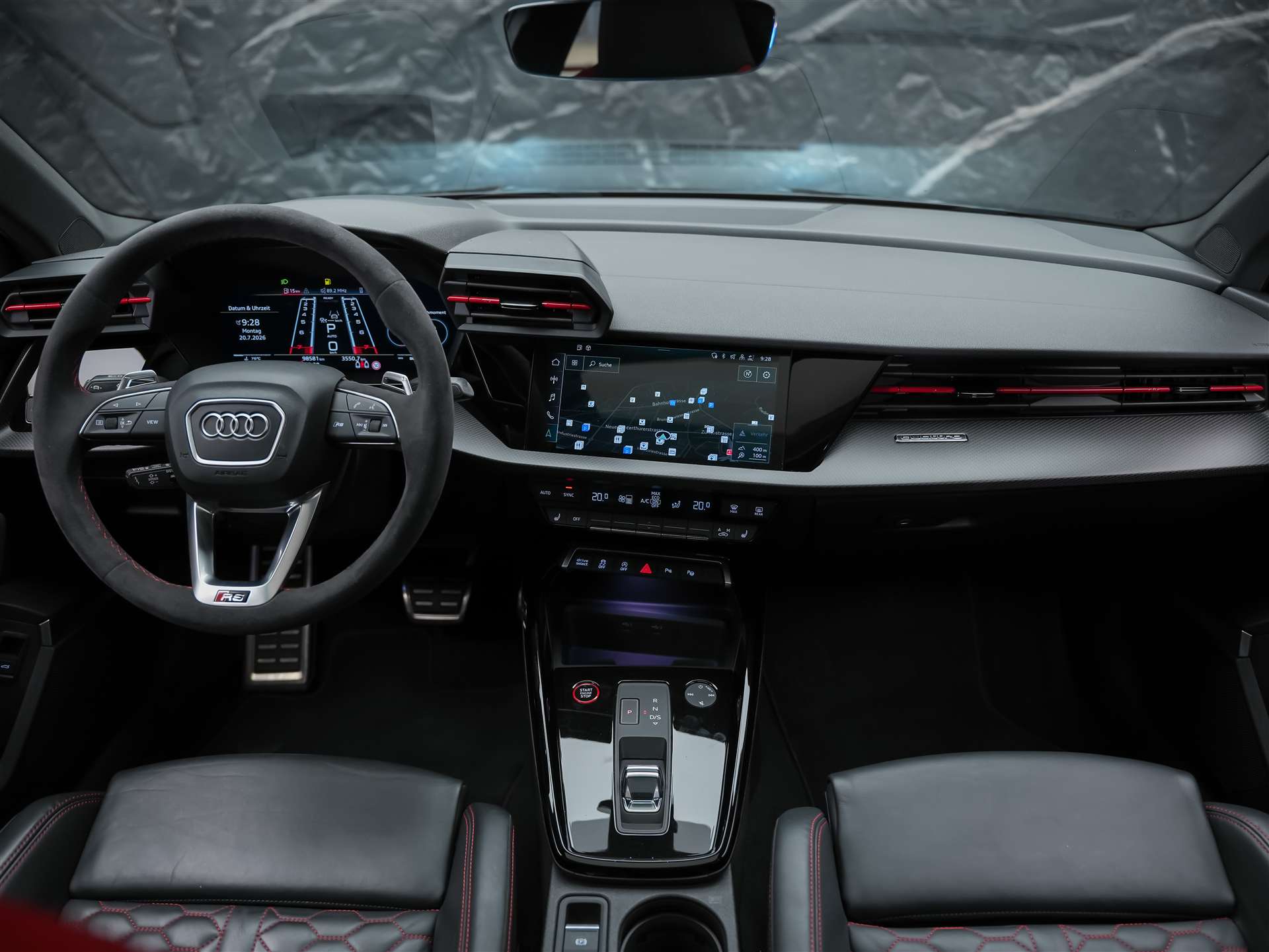 AUDI RS3 Limousine 2.5 TSI quattro S-tronic *Head Up*Panorama*Bang&Olufsen*-image-19