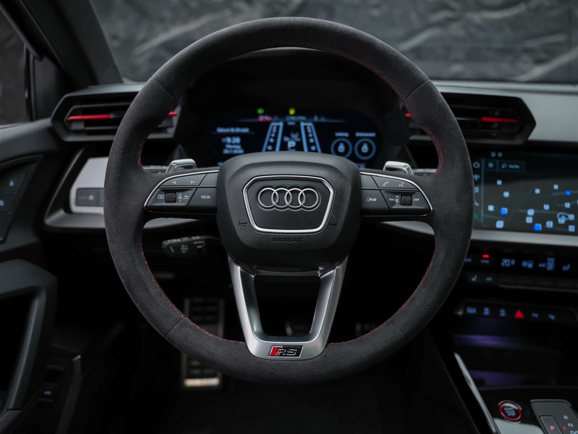 AUDI RS3 Limousine 2.5 TSI quattro S-tronic *Head Up*Panorama*Bang&Olufsen*-image-30