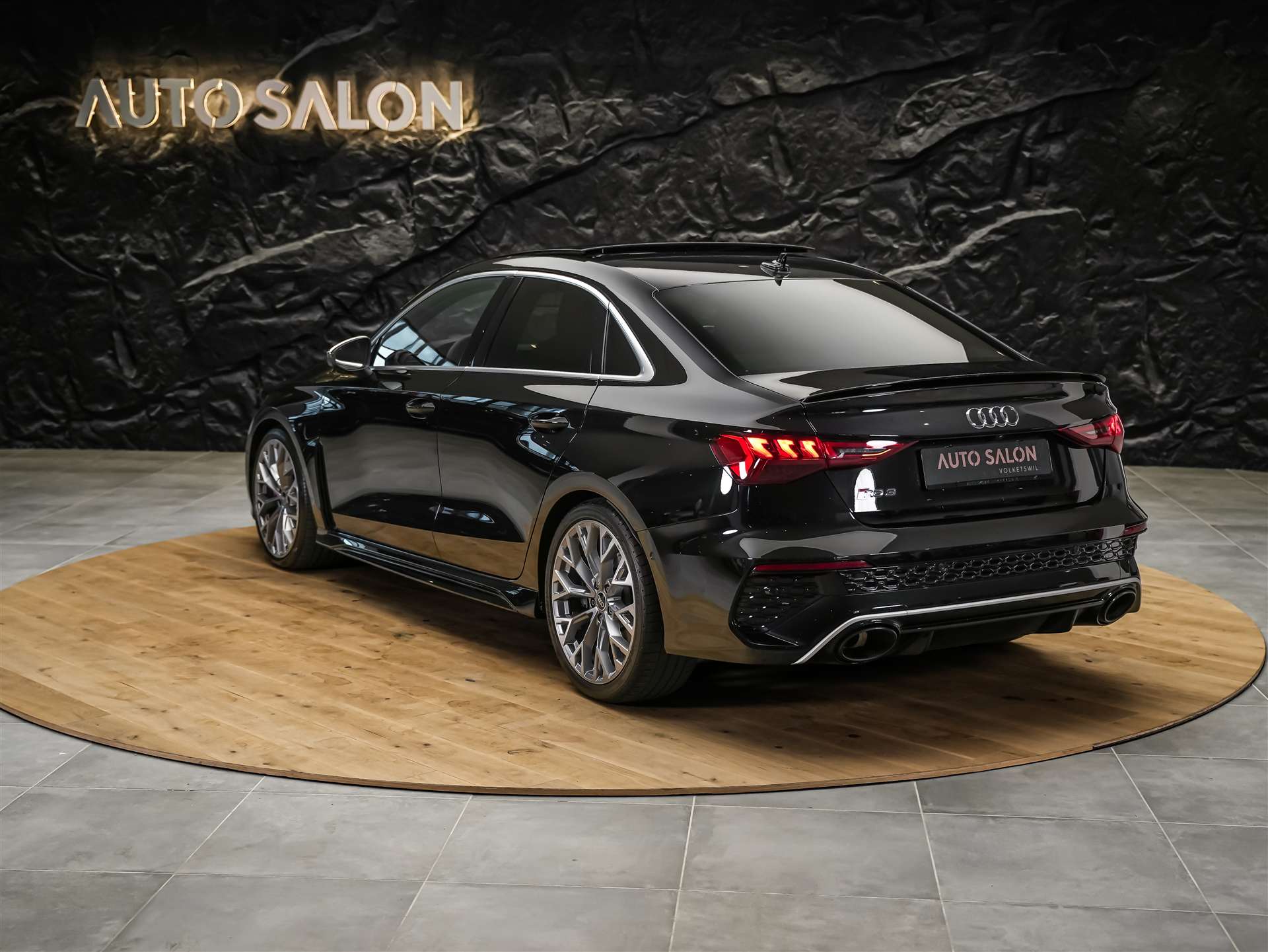 AUDI RS3 Limousine 2.5 TSI quattro S-tronic *Head Up*Panorama*Bang&Olufsen*-image-2