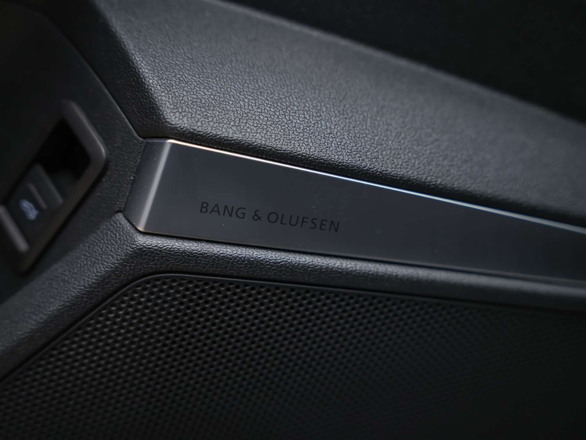 AUDI RS3 Limousine 2.5 TSI quattro S-tronic *Head Up*Panorama*Bang&Olufsen*-image-28
