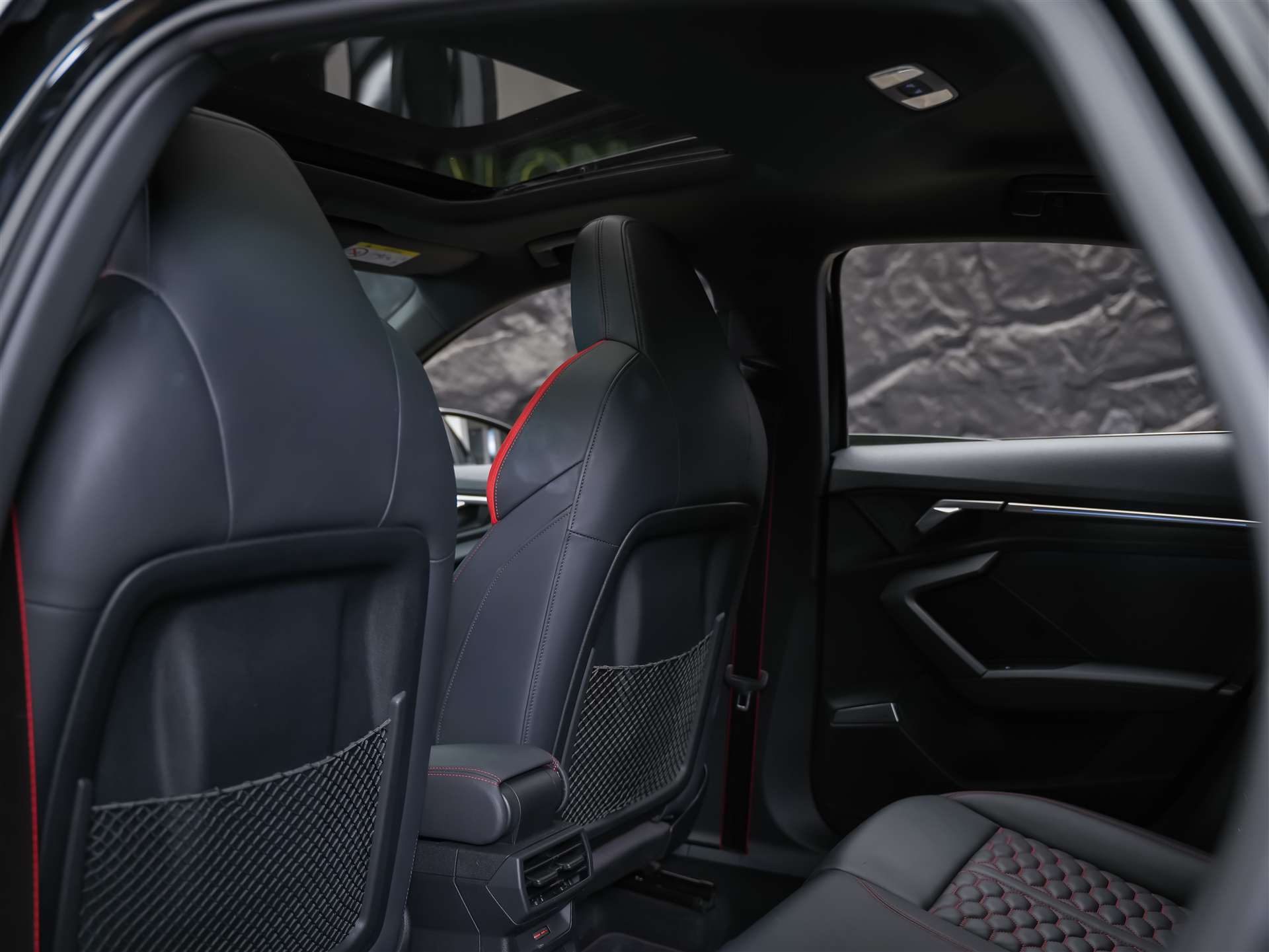 AUDI RS3 Limousine 2.5 TSI quattro S-tronic *Head Up*Panorama*Bang&Olufsen*-image-12