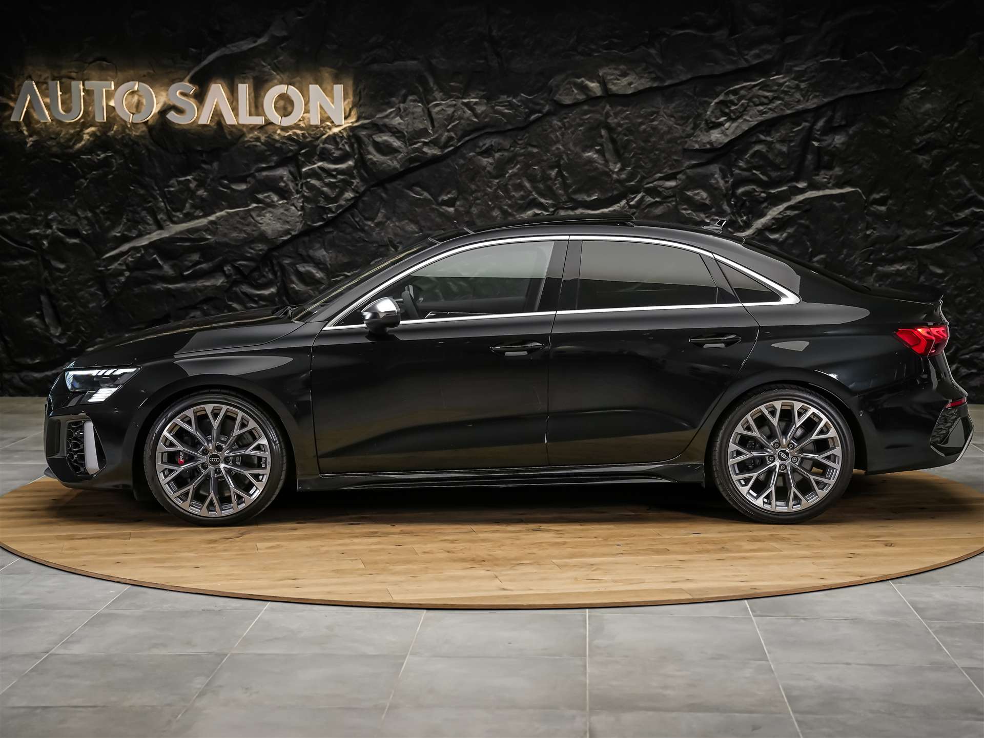 AUDI RS3 Limousine 2.5 TSI quattro S-tronic *Head Up*Panorama*Bang&Olufsen*-image-1