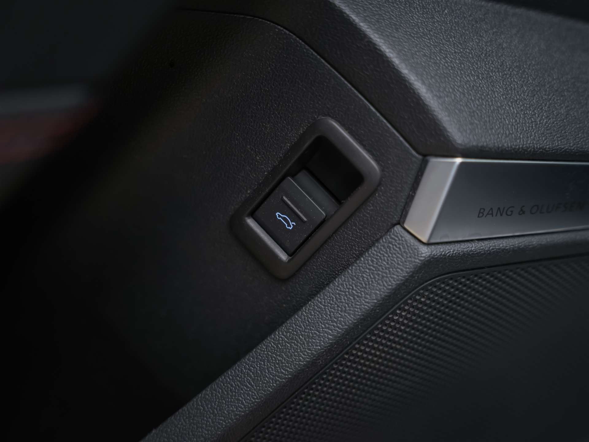 AUDI RS3 Limousine 2.5 TSI quattro S-tronic *Head Up*Panorama*Bang&Olufsen*-image-27