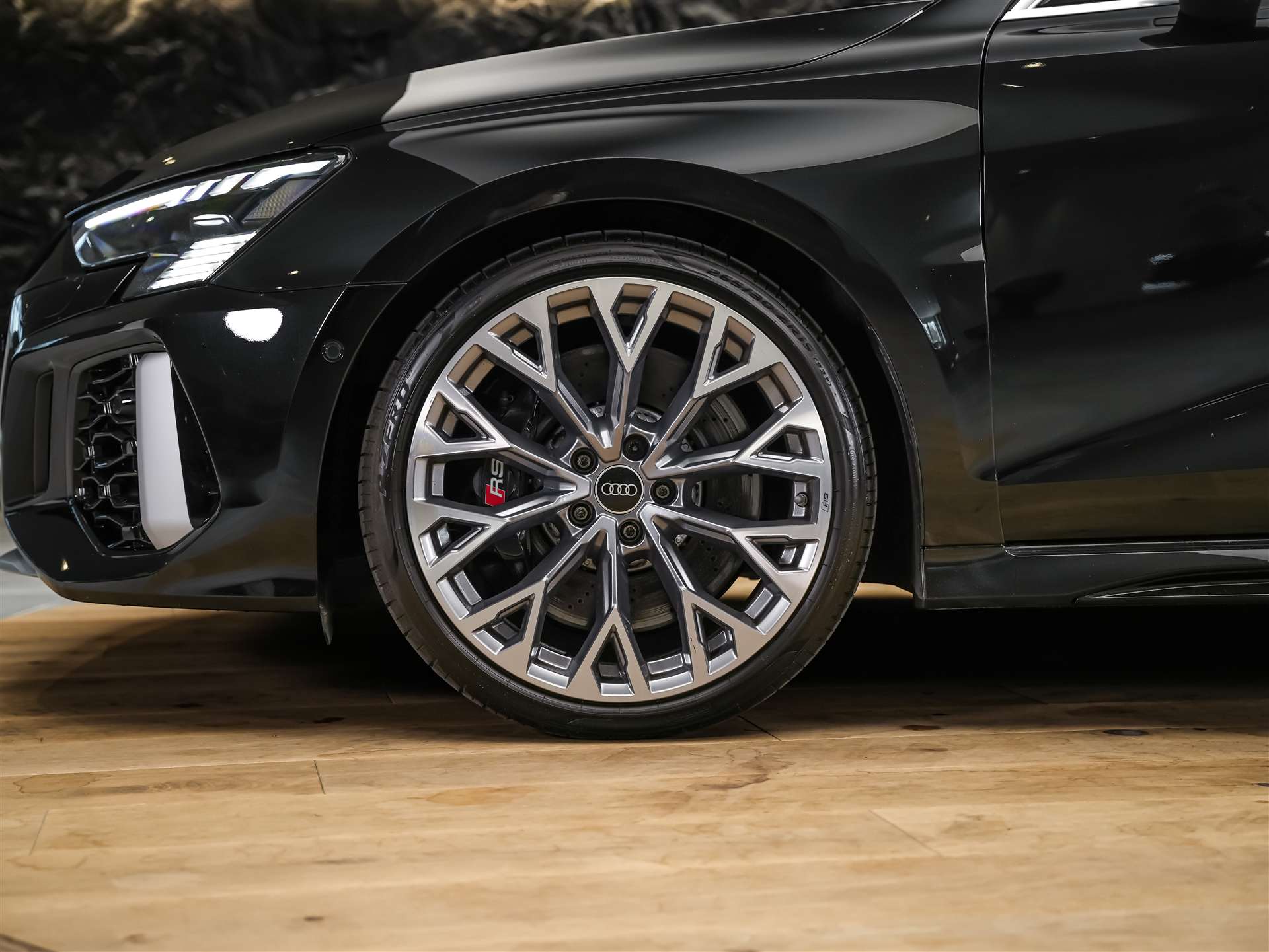 AUDI RS3 Limousine 2.5 TSI quattro S-tronic *Head Up*Panorama*Bang&Olufsen*-image-17