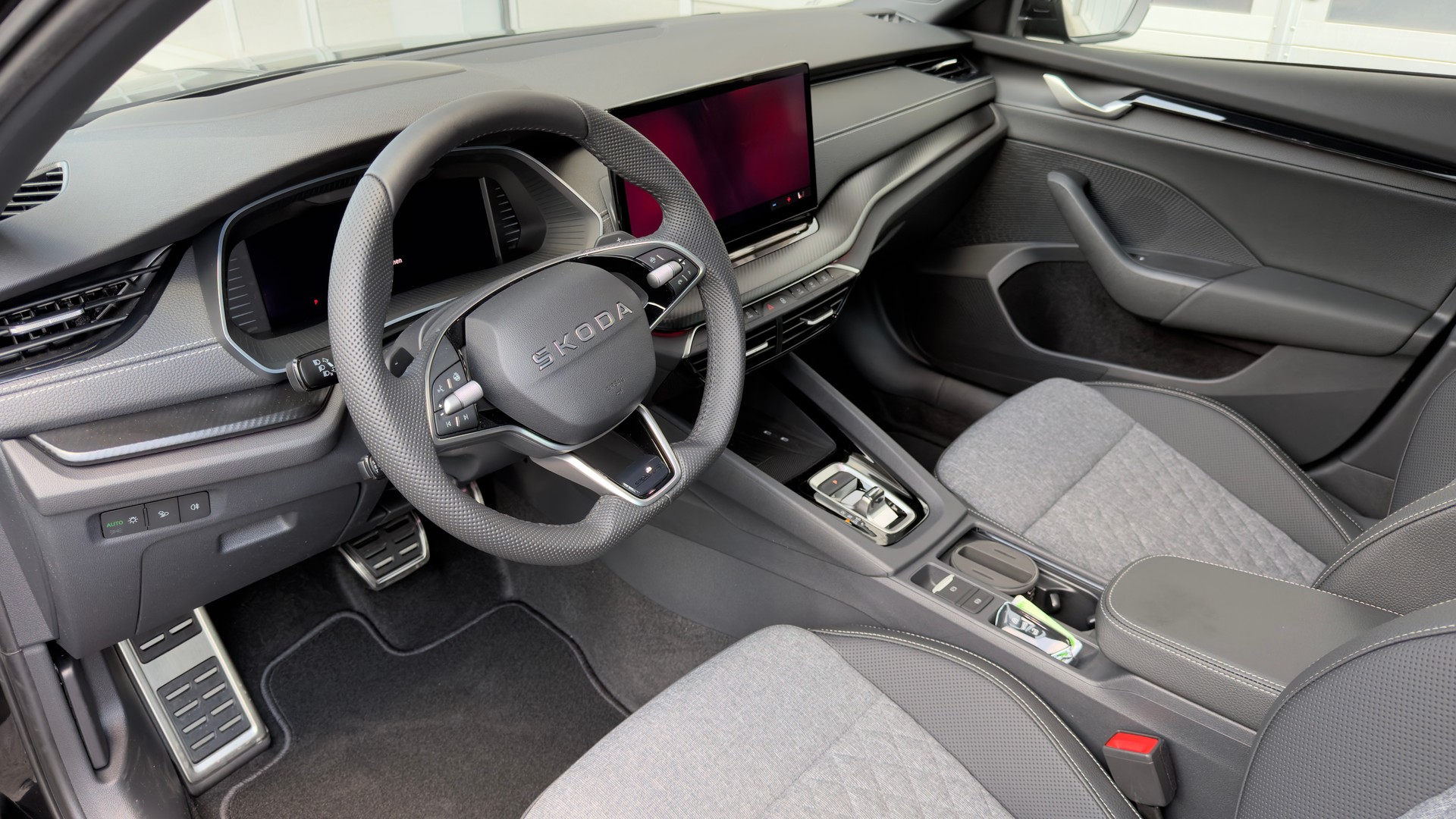 SKODA Oct. DY 2.0 TSI 204PS 7DSG 4x4 2000ccm 204PS/150kW 4 Zylinder TSI Benzin-image-7