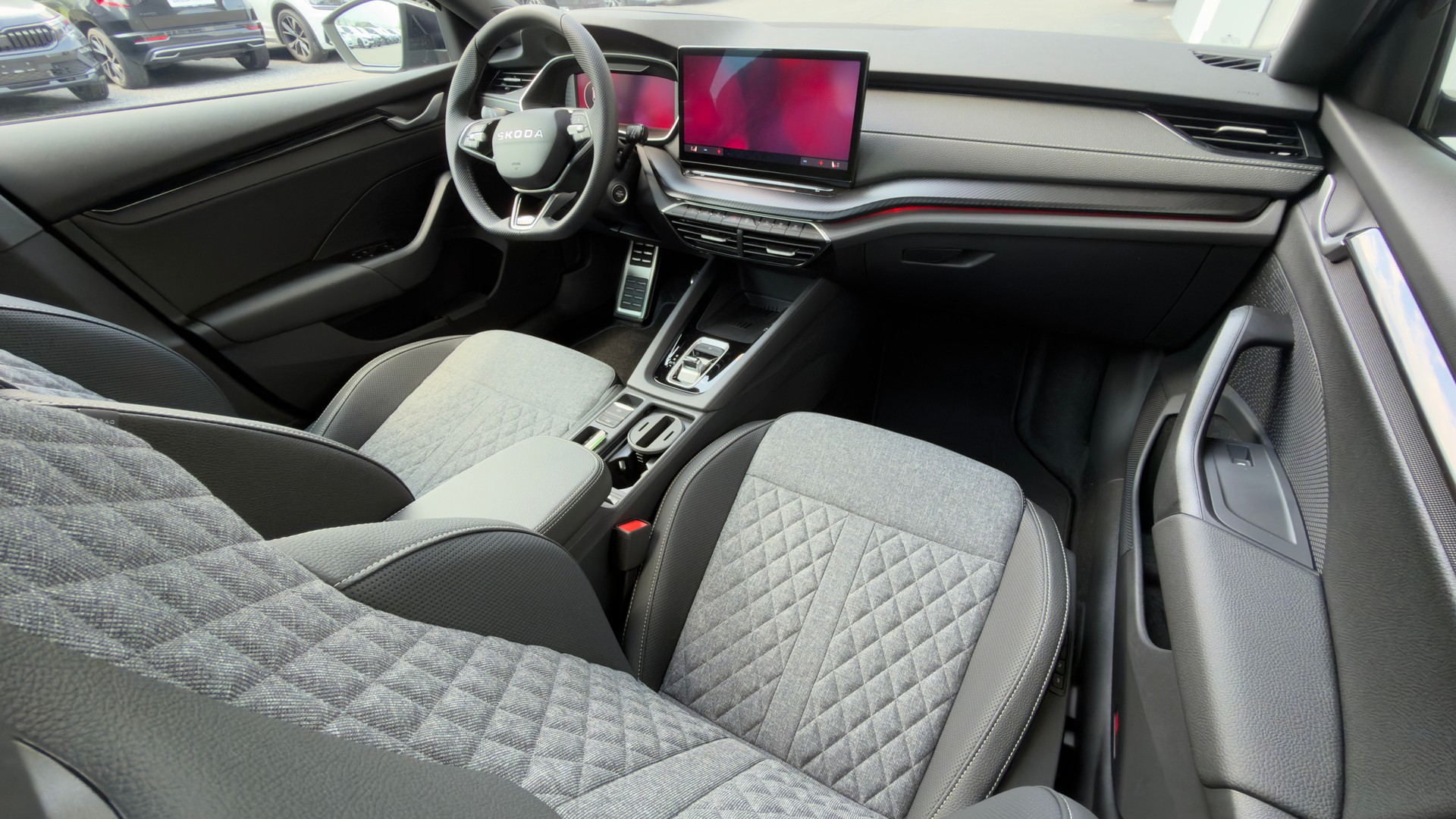 SKODA Oct. DY 2.0 TSI 204PS 7DSG 4x4 2000ccm 204PS/150kW 4 Zylinder TSI Benzin-image-10