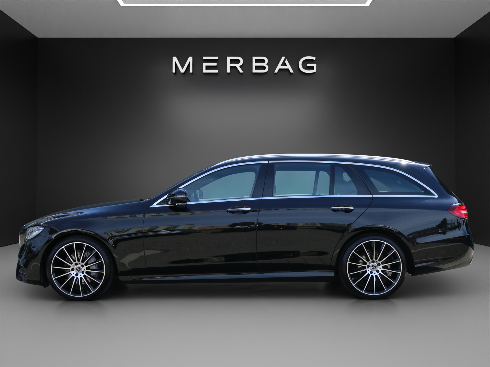 MERCEDES-BENZ E 250 AMG Line-image-1