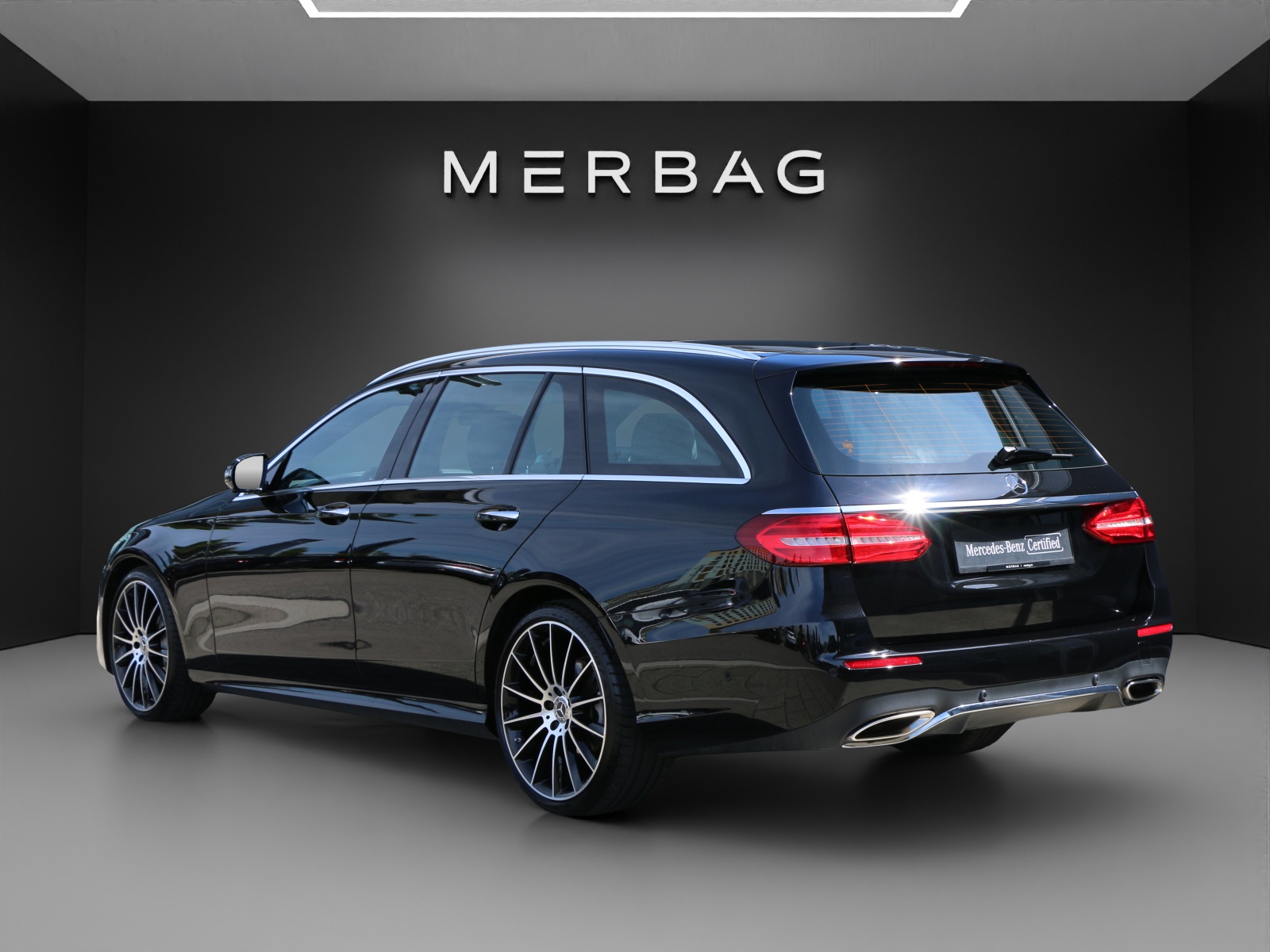 MERCEDES-BENZ E 250 AMG Line-image-2