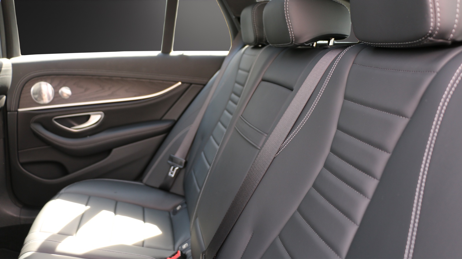 MERCEDES-BENZ E 250 AMG Line-image-8