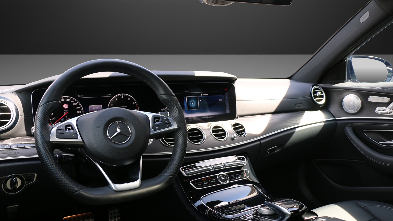 MERCEDES-BENZ E 250 AMG Line-image-4